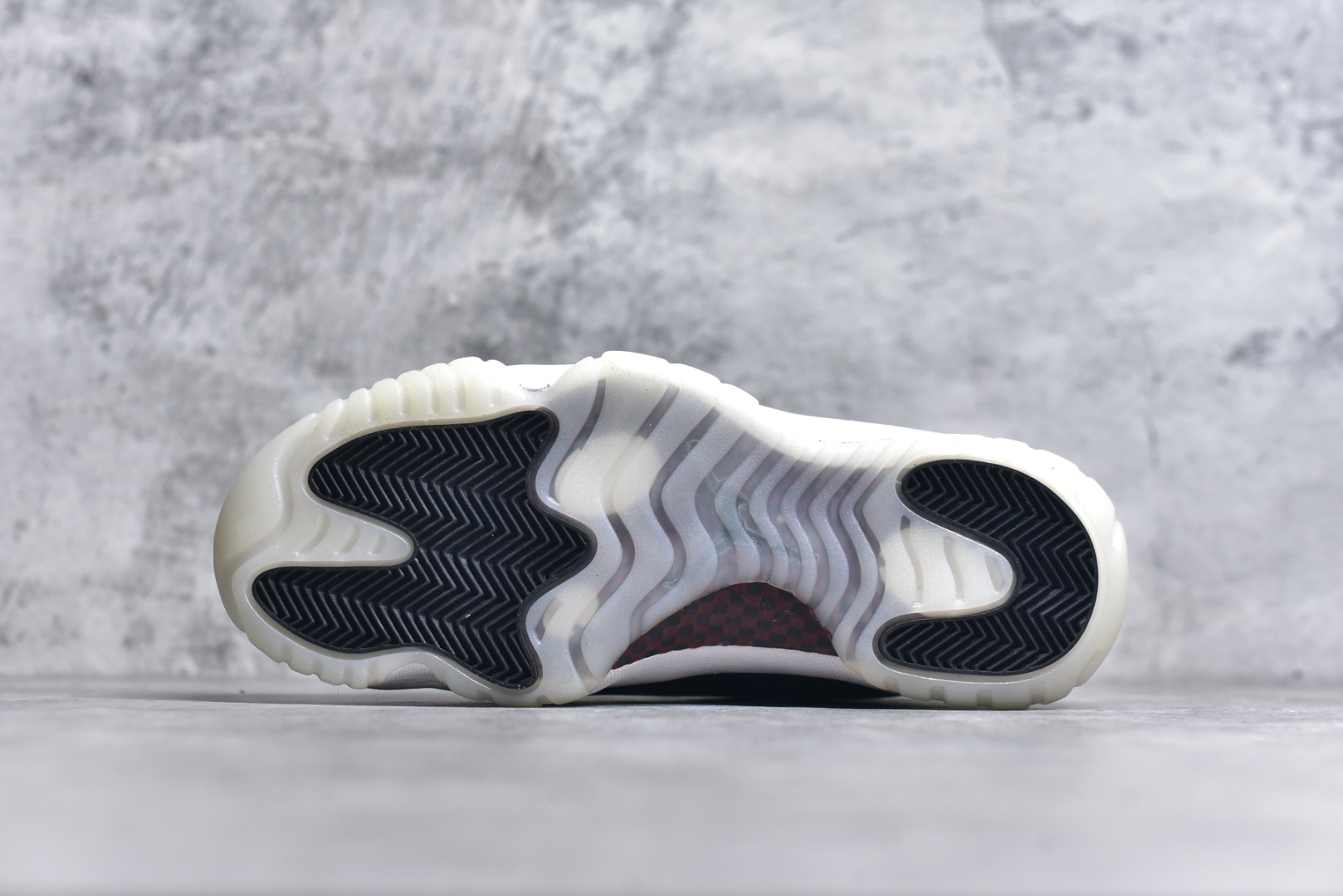 图片[6]-#Air Jordan 11 Retro 💯外贸平台独立订单 大厂出品 原楦原档案数据开模打造 原厂中底拉帮钢印 原厂漆皮 防冻不开裂 头层皮料 原装鞋撑 水晶大底正确色度色泽 原楦原数据刺绣 原厂车缝走线及对位 毫厘不差 飞人logo采用原数据电脑刺绣 原装正品碳纤维真实碳板 增强抗扭 原内标 原盒标 正确官方原盒 原厂防氧化水晶外底 原厂配套厂全掌solo气垫 尺码：36-47.5-选品中心