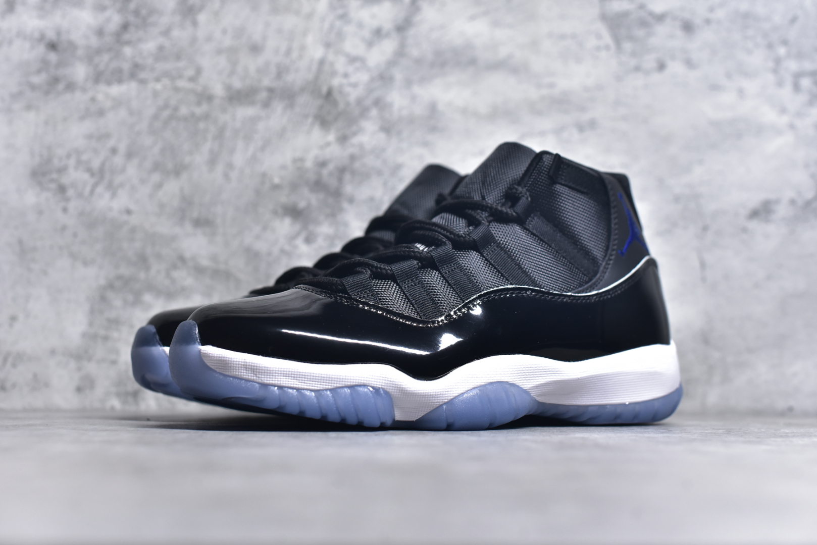 图片[2]-#Air Jordan 11 Retro 💯外贸平台独立订单 大厂出品 原楦原档案数据开模打造 原厂中底拉帮钢印 原厂漆皮 防冻不开裂 头层皮料 原装鞋撑 水晶大底正确色度色泽 原楦原数据刺绣 原厂车缝走线及对位 毫厘不差 飞人logo采用原数据电脑刺绣 原装正品碳纤维真实碳板 增强抗扭 原内标 原盒标 正确官方原盒 原厂防氧化水晶外底 原厂配套厂全掌solo气垫 尺码：36-47.5-选品中心