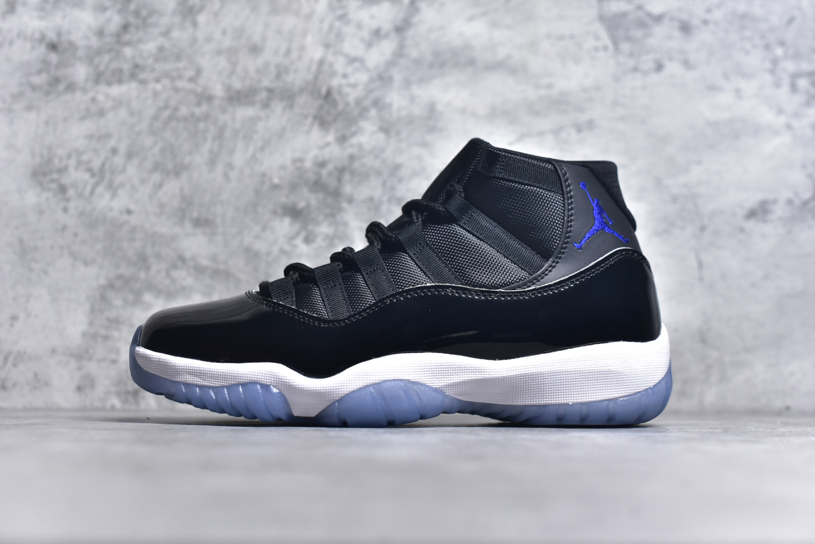 #Air Jordan 11 Retro 💯外贸平台独立订单 大厂出品 原楦原档案数据开模打造 原厂中底拉帮钢印 原厂漆皮 防冻不开裂 头层皮料 原装鞋撑 水晶大底正确色度色泽 原楦原数据刺绣 原厂车缝走线及对位 毫厘不差 飞人logo采用原数据电脑刺绣 原装正品碳纤维真实碳板 增强抗扭 原内标 原盒标 正确官方原盒 原厂防氧化水晶外底 原厂配套厂全掌solo气垫 尺码：36-47.5-选品中心