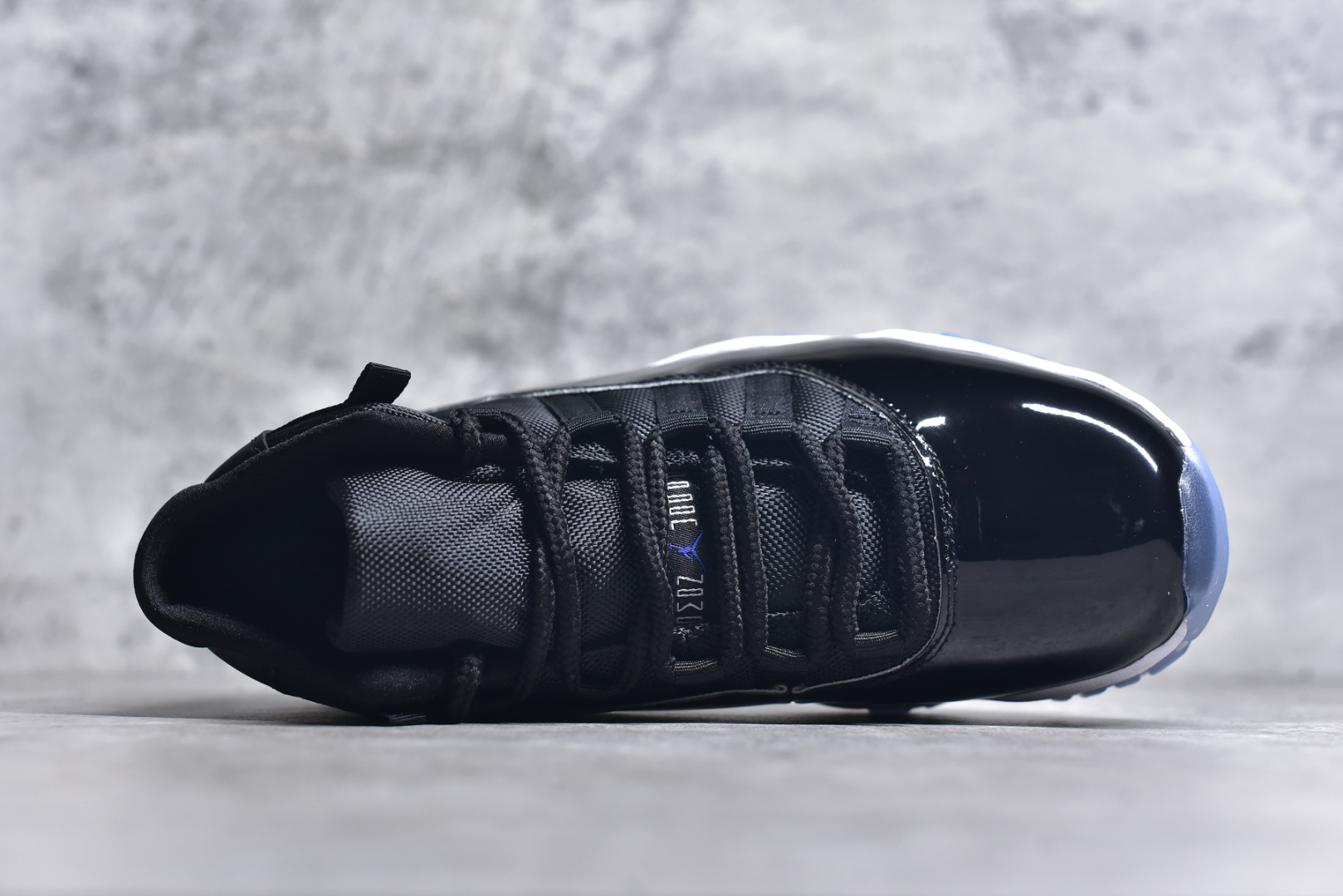 图片[4]-#Air Jordan 11 Retro 💯外贸平台独立订单 大厂出品 原楦原档案数据开模打造 原厂中底拉帮钢印 原厂漆皮 防冻不开裂 头层皮料 原装鞋撑 水晶大底正确色度色泽 原楦原数据刺绣 原厂车缝走线及对位 毫厘不差 飞人logo采用原数据电脑刺绣 原装正品碳纤维真实碳板 增强抗扭 原内标 原盒标 正确官方原盒 原厂防氧化水晶外底 原厂配套厂全掌solo气垫 尺码：36-47.5-选品中心