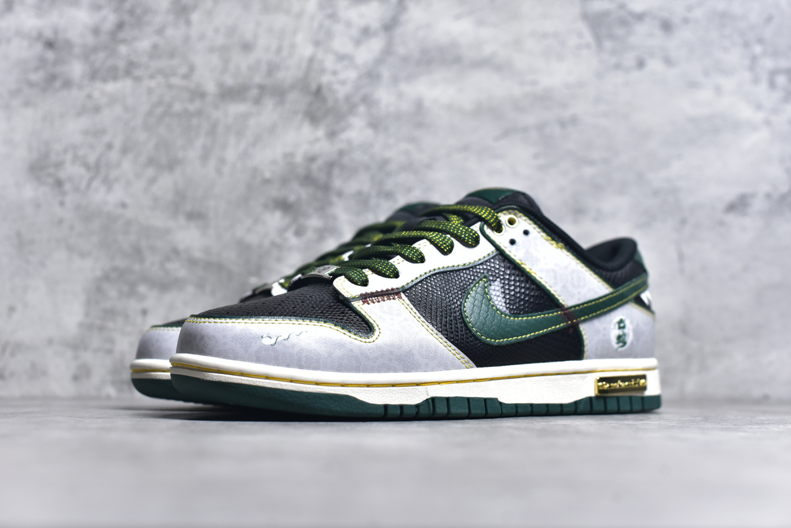 图片[2]-#NK Dunk Low 蛇年限定 巳蛇 GB1220-006 定制系列天花板 无原鞋不开发 全系列得物原鞋一比一校对开发 配色持续更新中 终端对接 优势输出 全套原厂楦头原纸板数据档案倾力打造 原汁原味莞产 极致还原 圈内最强针车工艺 高端零售指定版 广东原厂配套原盒原标 鞋盒分三个尺码段 原厂冲刀 超高清洁度 全鞋零毛边皮料切割 采用原厂百宏鞋带以及原厂百宏织唛舌标 内标可供原厂几率过验 进口原装条纹中底布 四线拉帮白色点胶 原厂拉帮手法遵循公司 原厂电绣 极致还原 尺码：36 36.5 37.5 38 38.5 39 40 40.5 41 42 42.5 43 44 44.5 45 46-选品中心