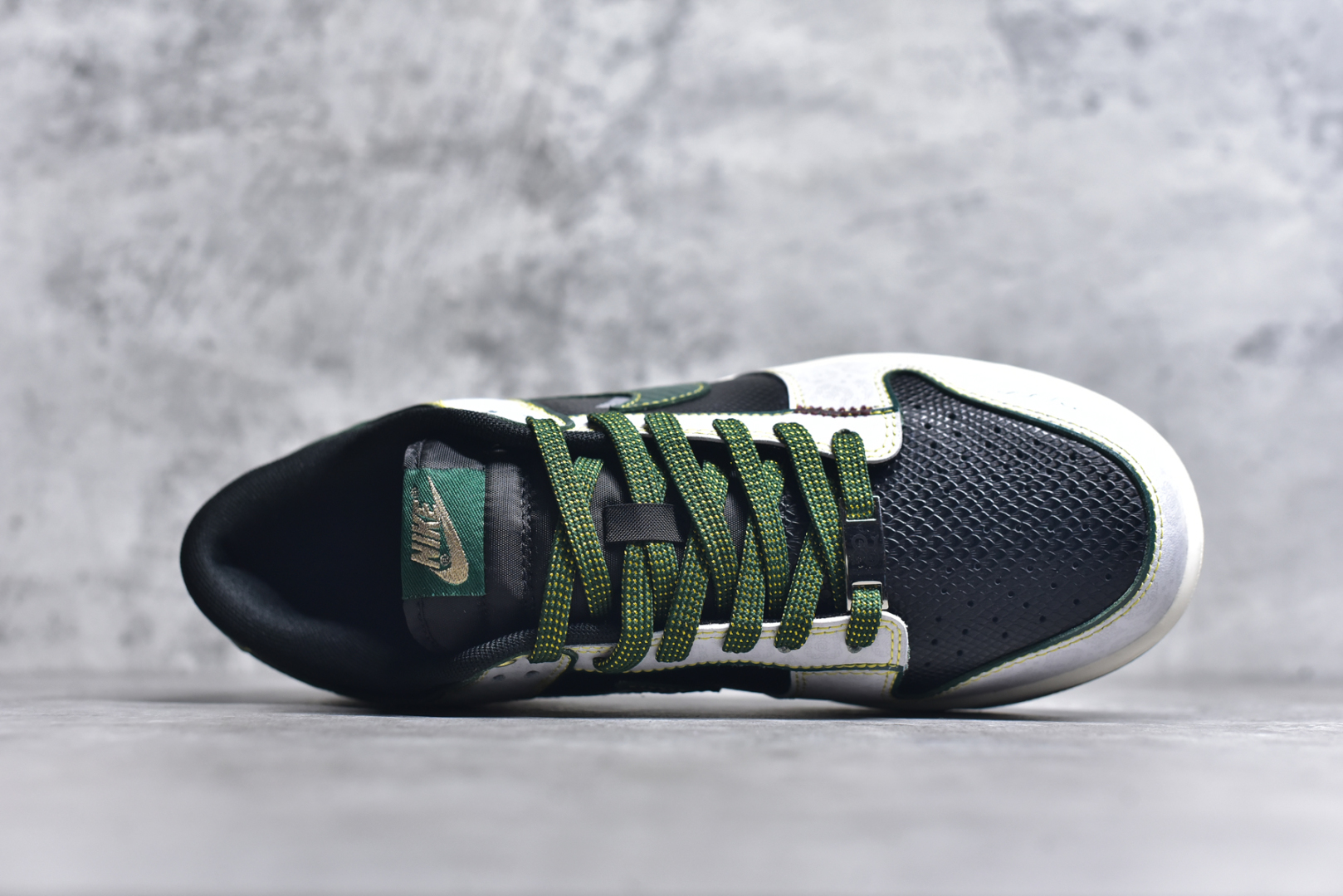 图片[4]-#NK Dunk Low 蛇年限定 巳蛇 GB1220-006 定制系列天花板 无原鞋不开发 全系列得物原鞋一比一校对开发 配色持续更新中 终端对接 优势输出 全套原厂楦头原纸板数据档案倾力打造 原汁原味莞产 极致还原 圈内最强针车工艺 高端零售指定版 广东原厂配套原盒原标 鞋盒分三个尺码段 原厂冲刀 超高清洁度 全鞋零毛边皮料切割 采用原厂百宏鞋带以及原厂百宏织唛舌标 内标可供原厂几率过验 进口原装条纹中底布 四线拉帮白色点胶 原厂拉帮手法遵循公司 原厂电绣 极致还原 尺码：36 36.5 37.5 38 38.5 39 40 40.5 41 42 42.5 43 44 44.5 45 46-选品中心