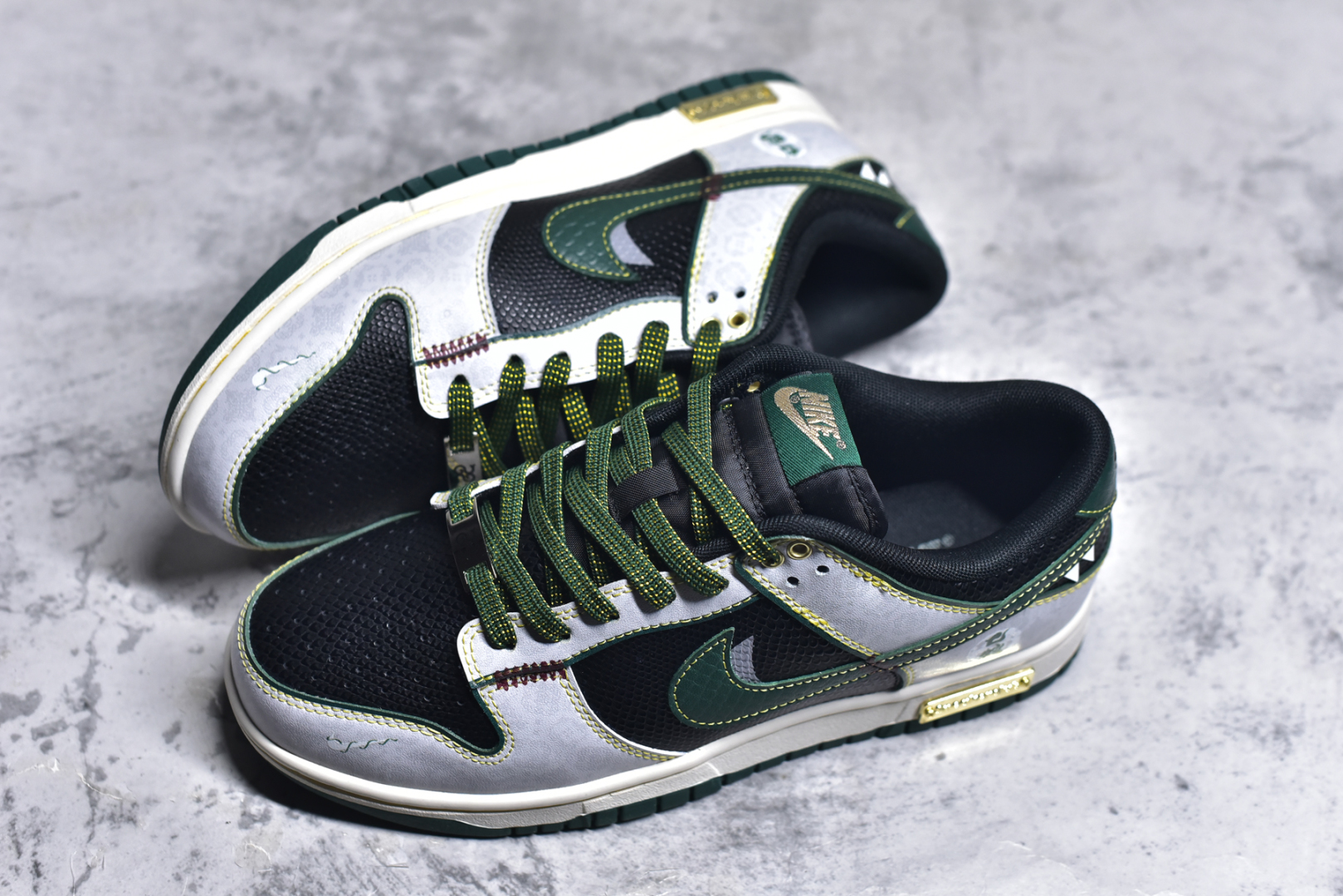 图片[7]-#NK Dunk Low 蛇年限定 巳蛇 GB1220-006 定制系列天花板 无原鞋不开发 全系列得物原鞋一比一校对开发 配色持续更新中 终端对接 优势输出 全套原厂楦头原纸板数据档案倾力打造 原汁原味莞产 极致还原 圈内最强针车工艺 高端零售指定版 广东原厂配套原盒原标 鞋盒分三个尺码段 原厂冲刀 超高清洁度 全鞋零毛边皮料切割 采用原厂百宏鞋带以及原厂百宏织唛舌标 内标可供原厂几率过验 进口原装条纹中底布 四线拉帮白色点胶 原厂拉帮手法遵循公司 原厂电绣 极致还原 尺码：36 36.5 37.5 38 38.5 39 40 40.5 41 42 42.5 43 44 44.5 45 46-选品中心