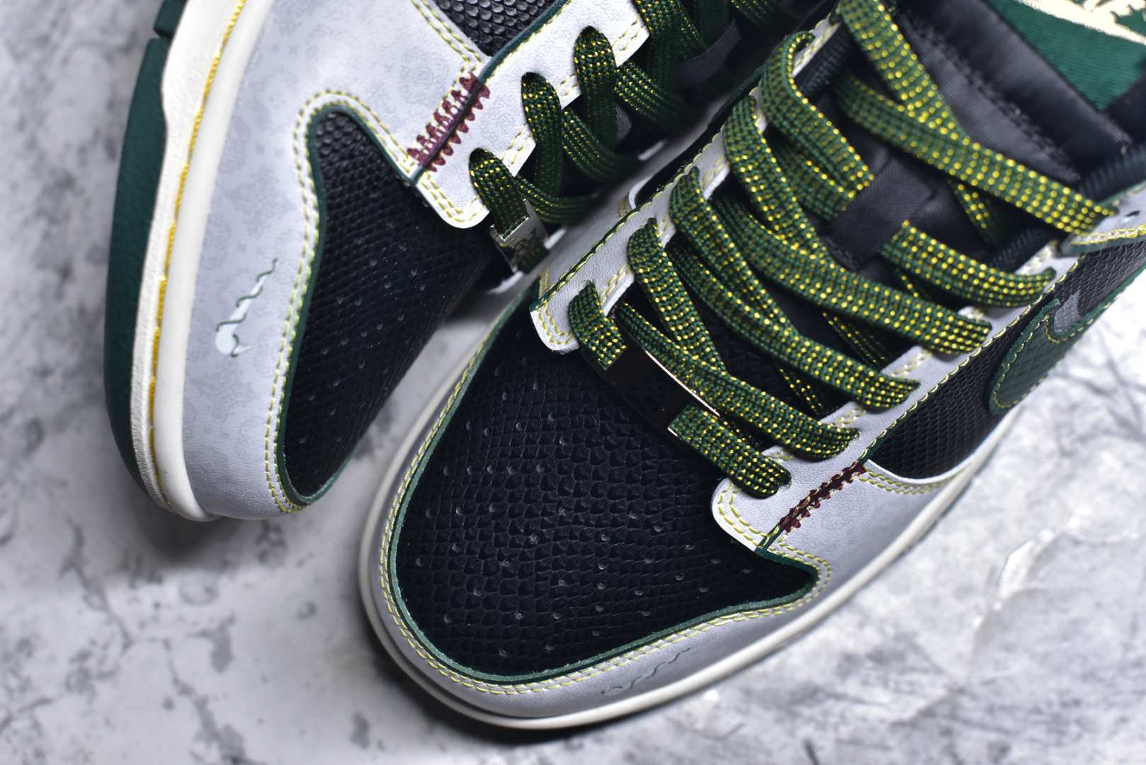 图片[8]-#NK Dunk Low 蛇年限定 巳蛇 GB1220-006 定制系列天花板 无原鞋不开发 全系列得物原鞋一比一校对开发 配色持续更新中 终端对接 优势输出 全套原厂楦头原纸板数据档案倾力打造 原汁原味莞产 极致还原 圈内最强针车工艺 高端零售指定版 广东原厂配套原盒原标 鞋盒分三个尺码段 原厂冲刀 超高清洁度 全鞋零毛边皮料切割 采用原厂百宏鞋带以及原厂百宏织唛舌标 内标可供原厂几率过验 进口原装条纹中底布 四线拉帮白色点胶 原厂拉帮手法遵循公司 原厂电绣 极致还原 尺码：36 36.5 37.5 38 38.5 39 40 40.5 41 42 42.5 43 44 44.5 45 46-选品中心