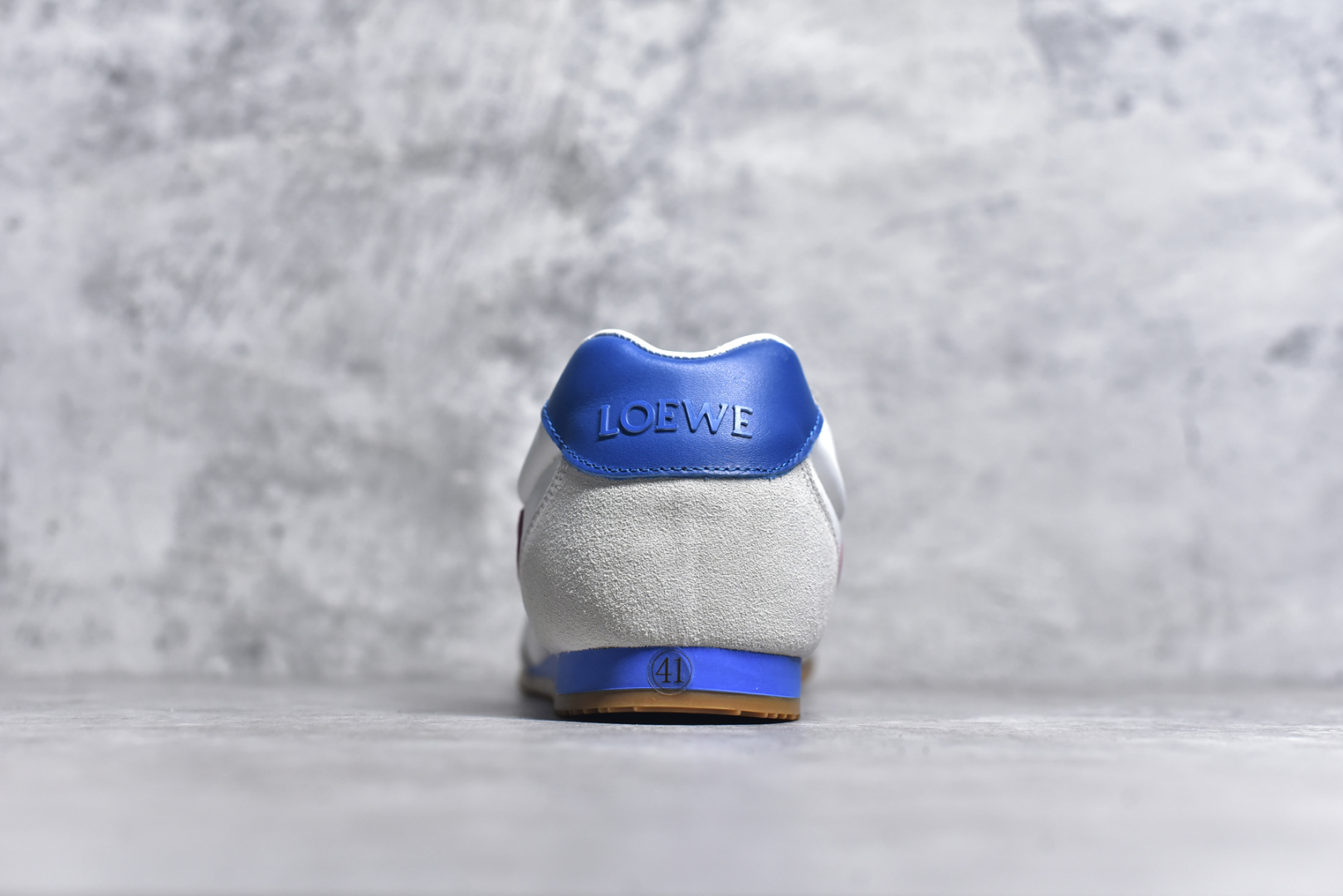图片[5]-#Loewe 罗意威 罗意威/Loewe 2025 | Ballet Runner 2.0 早春新款爆款芭蕾舞鞋 不对称鞋头造型新的波浪纹理橡胶外底，延伸至鞋头，升级的柔软皮革内衬和鞋床，提供最大舒适感，后跟有3D注塑橡胶徽标，真皮和皮料混搭彰显复古风格 内增高拼色德训鞋 阿甘鞋 小白鞋 拼色拼接鞋面 非常高级隐藏式小内增高 脚后跟设计新颖 柔软舒适 会被评为年度最舒适的暴走鞋 如履平地 原版细节 鞋面由进口麂皮 牛皮 原版布拼接 牛皮垫脚 原版定制磨具组合大底 原盒包装 内娱明星杨幂等众多同款上脚 小红书 一系列素材图 极具爆款尺码：35 36 37 38 39-选品中心