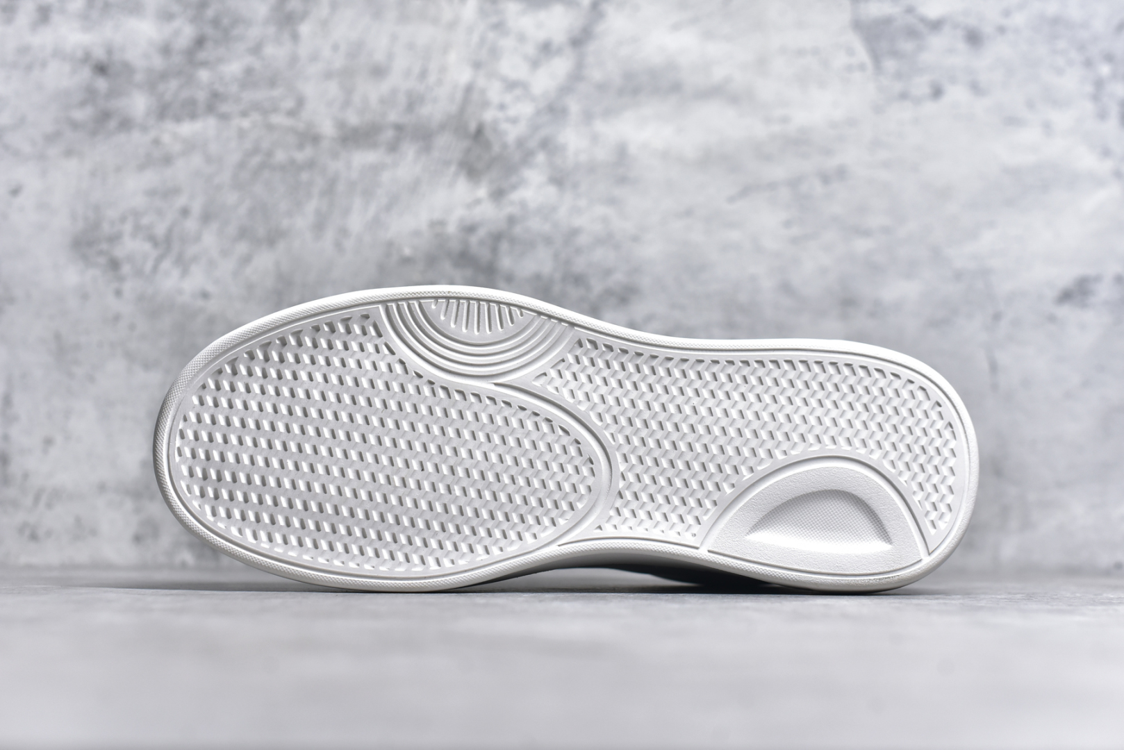 图片[6]-#Louis vuitton Trainer Sneaker Low LV休闲运动文化百搭篮球板鞋 广东大厂品质 舒适轻泡大底和百搭性霸屏整个时尚娱乐圈，细节调整完美主义！鞋面采用进口头层小牛皮，独家开模轻泡大底， 侧边采用3D打印标志性Logo 尽显贵族时尚气息，台湾进口小牛皮挂皮内里，配带正品全套包装 尺码：38 39 40 41 42 43 44-选品中心