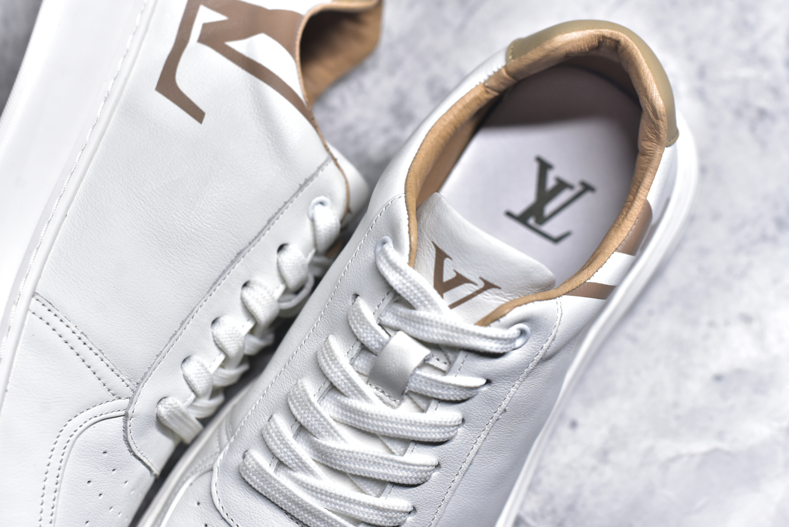 图片[9]-#Louis vuitton Trainer Sneaker Low LV休闲运动文化百搭篮球板鞋 广东大厂品质 舒适轻泡大底和百搭性霸屏整个时尚娱乐圈，细节调整完美主义！鞋面采用进口头层小牛皮，独家开模轻泡大底， 侧边采用3D打印标志性Logo 尽显贵族时尚气息，台湾进口小牛皮挂皮内里，配带正品全套包装 尺码：38 39 40 41 42 43 44-选品中心