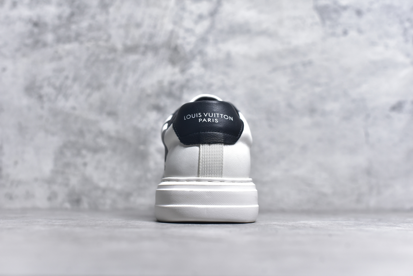 图片[5]-#Louis vuitton Trainer Sneaker Low LV休闲运动文化百搭篮球板鞋 广东大厂品质 舒适轻泡大底和百搭性霸屏整个时尚娱乐圈，细节调整完美主义！鞋面采用进口头层小牛皮，独家开模轻泡大底， 侧边采用3D打印标志性Logo 尽显贵族时尚气息，台湾进口小牛皮挂皮内里，配带正品全套包装 尺码：38 39 40 41 42 43 44-选品中心