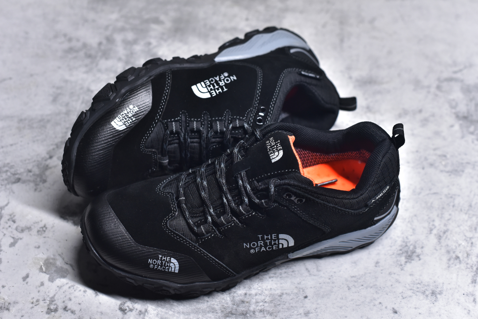 图片[7]-#The North Face 北面 乐斯菲斯户外运动休闲登山鞋越野徒步鞋 广东大厂品质 面料采用进口磨砂牛皮 鞋底采用Vibram黄金大底 专门为鞋底设计的橡胶以出色的耐磨性 良好的防滑性或得不少户外运动爱好者的喜欢 专业户外登山品牌（北面）The North Face自1966年创立，由两位热爱登山徒步的年轻登山者于美西旧金山开创，不断透过研发与创新，并且将最先进的技术结合在服装与鞋款设计，生产多种外型帅气且专业能力非常强的户外运动装备而备受欢迎。尺码：40-45（运动鞋码）-选品中心