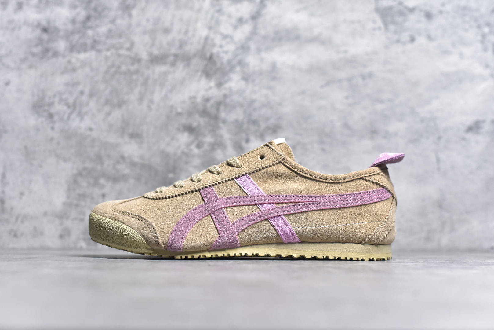 #Onitsuka Tiger鬼塚虎 MEXICO 66 全部原鞋一比一开发 印尼厂Oem原单材料 除成型在PT外 其余全部客供材料 四联官方吊牌 乳胶组合鞋垫 羊皮纸质中底 尺码：36 37 37.5 38 39 39.5 40 40.5 41.5 42 42.5 43.5 44-选品中心