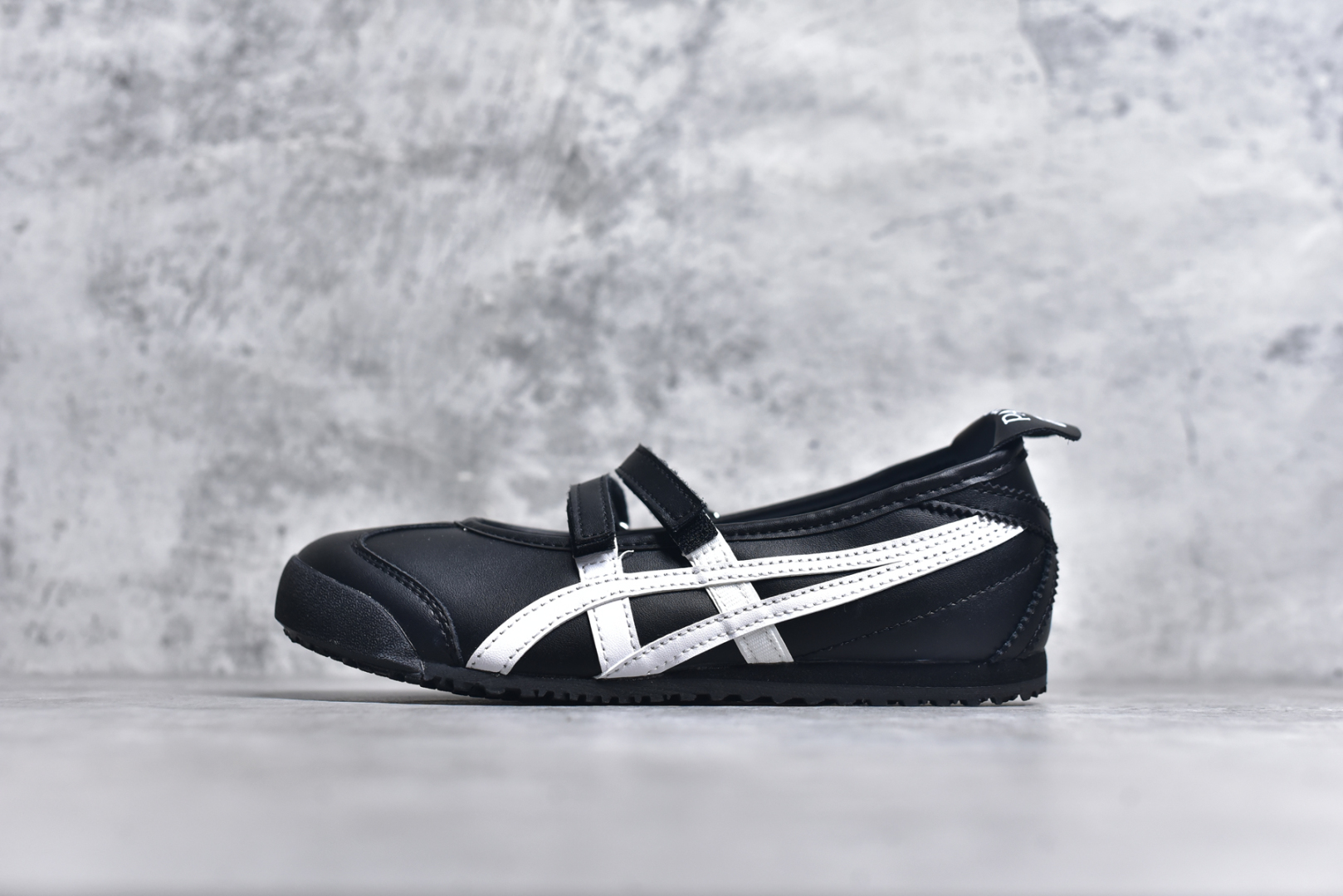 # Patou x Onitsuka Tiger鬼塚虎 MEXICO 66 BALLERINA BLACK/WHITE 平跟 玛丽珍 黑色 货号：1183C379-002 尺码：36 37 37.5 38 39 40 40.5 41 41.5 42 42.5 43.5 44-选品中心