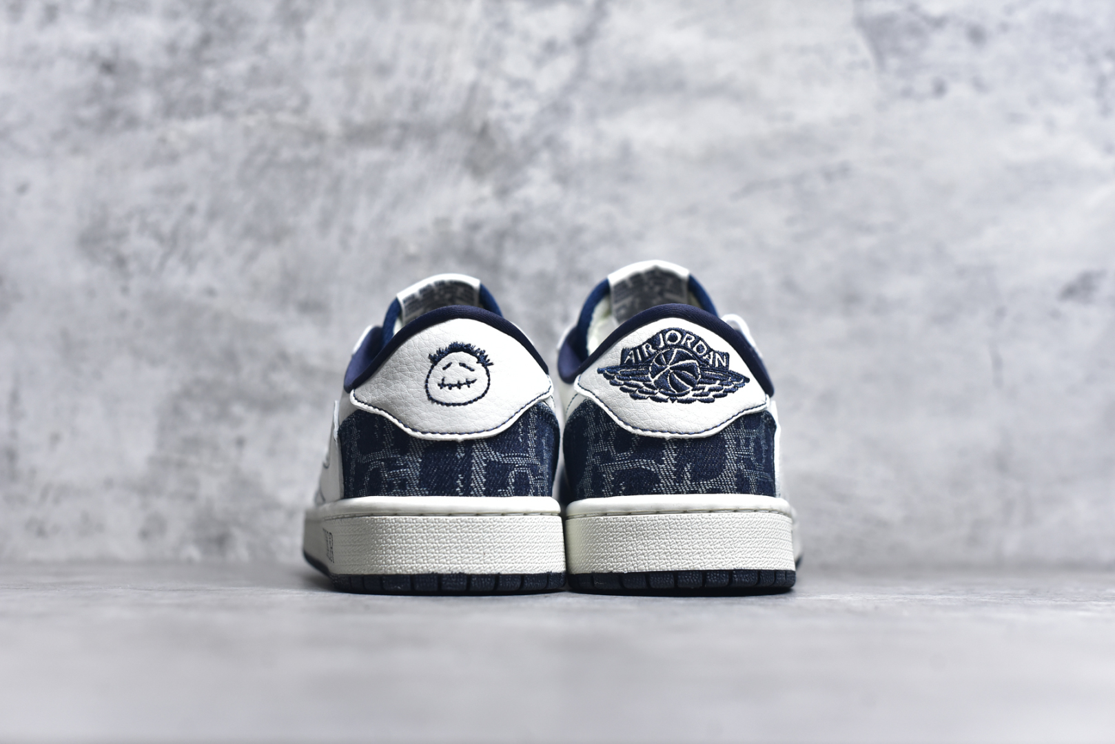 图片[5]-#TS x Fragment Design x Jordan Air Jordan 1 Low OG SP 迪奥联名 白蓝牛仔 定制鞋盒 大厂纯原品质出货 超高清洁度 皮料切割干净无任何毛边 细节完美 货号：CH6336 017 尺码：36 36.5 37.5 38 38.5 39 40 40.5 41 42 42.5 43 44 44.5 45-选品中心