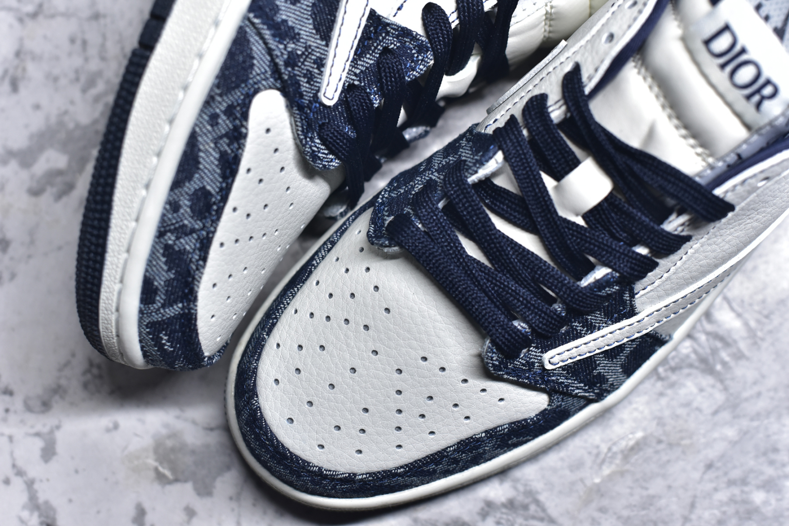 图片[8]-#TS x Fragment Design x Jordan Air Jordan 1 Low OG SP 迪奥联名 白蓝牛仔 定制鞋盒 大厂纯原品质出货 超高清洁度 皮料切割干净无任何毛边 细节完美 货号：CH6336 017 尺码：36 36.5 37.5 38 38.5 39 40 40.5 41 42 42.5 43 44 44.5 45-选品中心