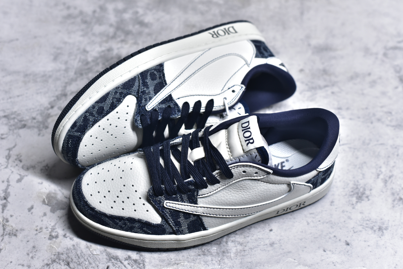 图片[7]-#TS x Fragment Design x Jordan Air Jordan 1 Low OG SP 迪奥联名 白蓝牛仔 定制鞋盒 大厂纯原品质出货 超高清洁度 皮料切割干净无任何毛边 细节完美 货号：CH6336 017 尺码：36 36.5 37.5 38 38.5 39 40 40.5 41 42 42.5 43 44 44.5 45-选品中心