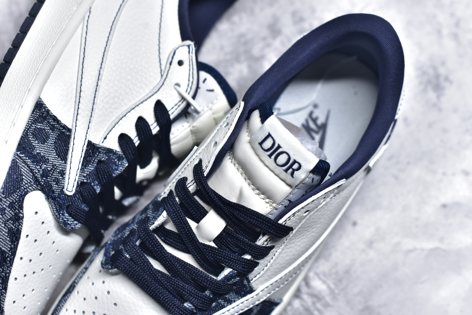 图片[9]-#TS x Fragment Design x Jordan Air Jordan 1 Low OG SP 迪奥联名 白蓝牛仔 定制鞋盒 大厂纯原品质出货 超高清洁度 皮料切割干净无任何毛边 细节完美 货号：CH6336 017 尺码：36 36.5 37.5 38 38.5 39 40 40.5 41 42 42.5 43 44 44.5 45-选品中心