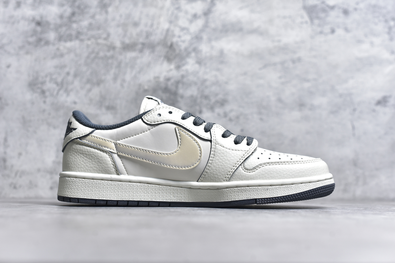 图片[3]-#TS x Air Jordan AJ1 Low X Undefeated 倒钩低帮联名UND定制配色 珠光灰 原厂内置气垫魔块 A模大底 头层小牛皮 鞋舌AJ原厂专用牛津布+AJ专用反口珍珠布+原厂无杂质高弹内里海棉+特殊封边弹力鞋带 货号：DM7866 018 尺码：36 36.5 37.5 38 38.5 39 40 40.5 41 42 42.5 43 44 44.5 45-选品中心