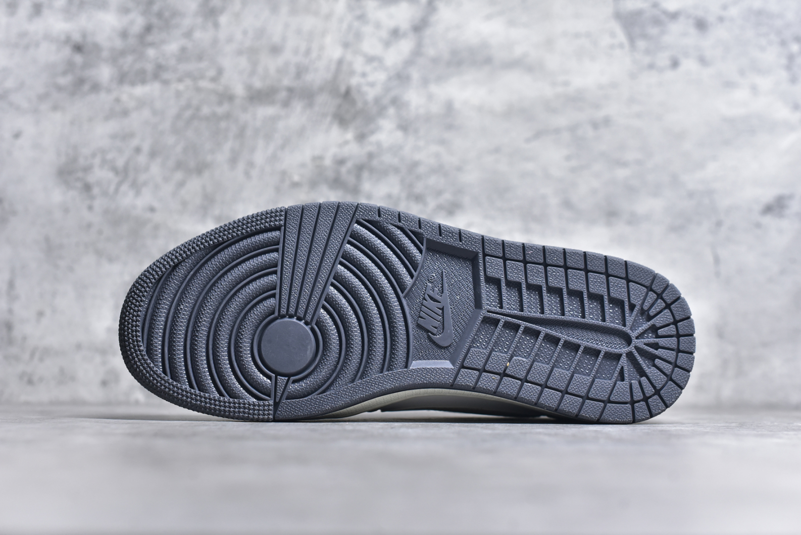 图片[6]-#TS x Air Jordan AJ1 Low X Undefeated 倒钩低帮联名UND定制配色 珠光灰 原厂内置气垫魔块 A模大底 头层小牛皮 鞋舌AJ原厂专用牛津布+AJ专用反口珍珠布+原厂无杂质高弹内里海棉+特殊封边弹力鞋带 货号：DM7866 018 尺码：36 36.5 37.5 38 38.5 39 40 40.5 41 42 42.5 43 44 44.5 45-选品中心