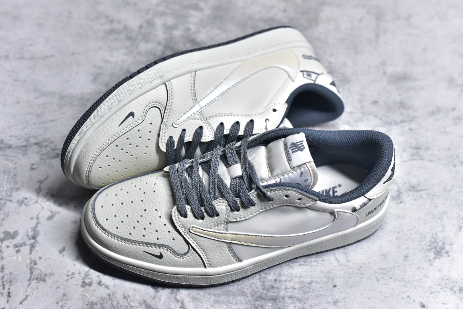 图片[7]-#TS x Air Jordan AJ1 Low X Undefeated 倒钩低帮联名UND定制配色 珠光灰 原厂内置气垫魔块 A模大底 头层小牛皮 鞋舌AJ原厂专用牛津布+AJ专用反口珍珠布+原厂无杂质高弹内里海棉+特殊封边弹力鞋带 货号：DM7866 018 尺码：36 36.5 37.5 38 38.5 39 40 40.5 41 42 42.5 43 44 44.5 45-选品中心