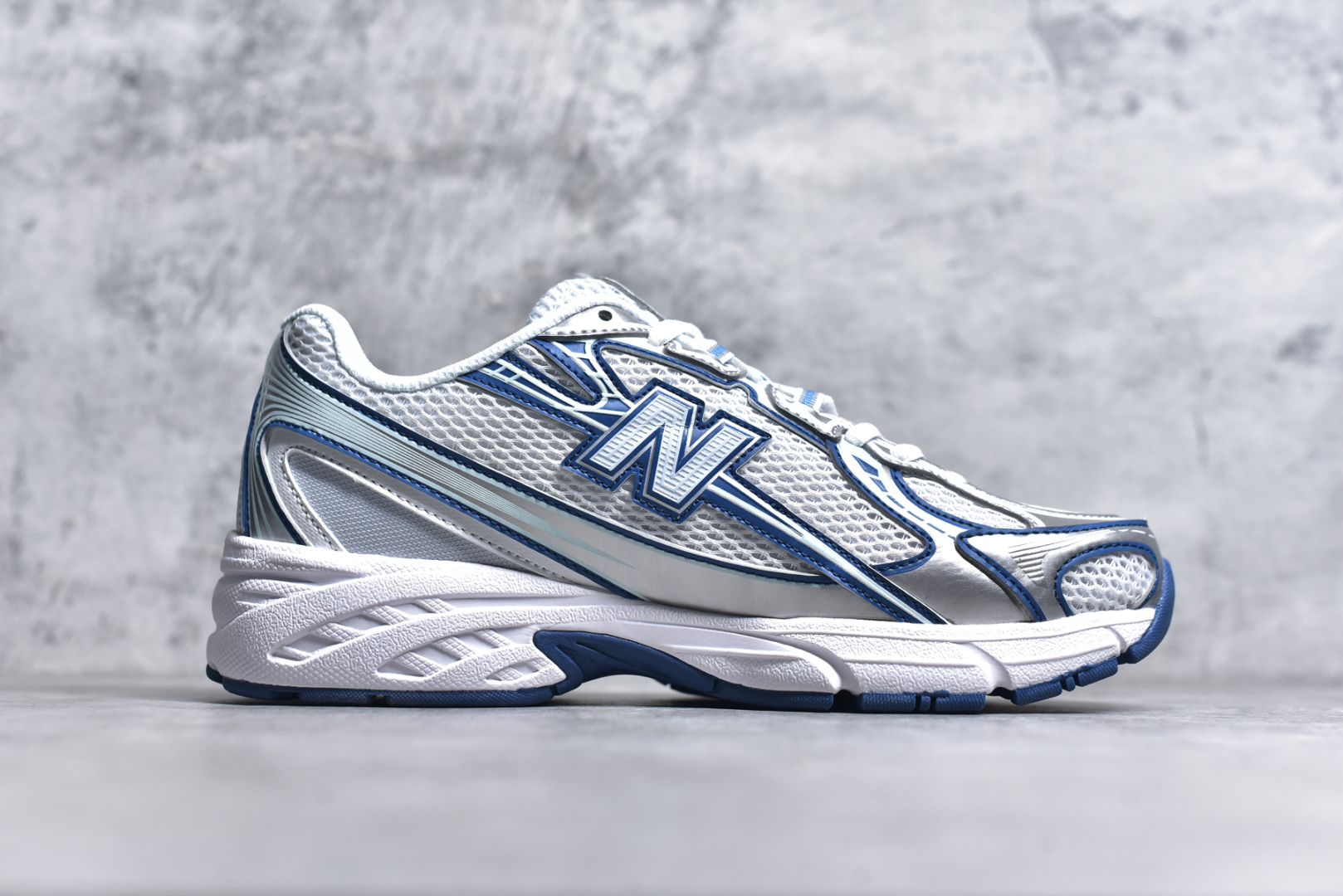 图片[3]-#New Balance MR740 NB新百伦系列复古老爹风休闲运动慢跑鞋 采用轻质牛剖革拼接透气网眼衬垫织物鞋面材质 T-Beam大底提供足步弓支撑 保持步态稳定#后跟搭载外露缓震胶 鞋身整体以各种深浅不一的灰色覆盖 鞋头以淡蓝色调装饰，网眼衬垫通过不规律的色块实现做旧的美感 泛黄的鞋底更是进一步增添了复古气息 尺码：36 37 37.5 38 38.5 39.5 40 40.5 41.5 42 42.5 43 44 45-选品中心