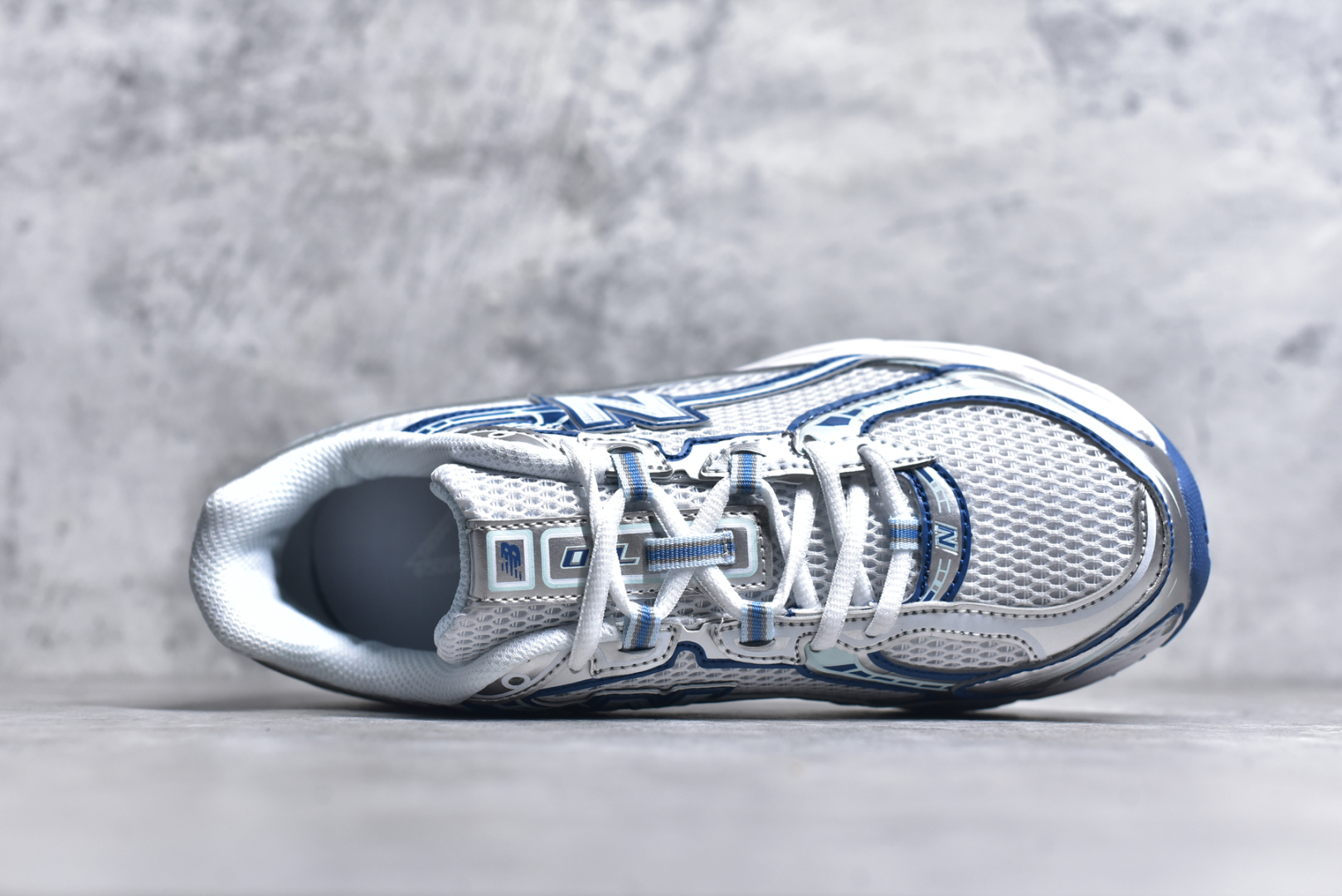 图片[4]-#New Balance MR740 NB新百伦系列复古老爹风休闲运动慢跑鞋 采用轻质牛剖革拼接透气网眼衬垫织物鞋面材质 T-Beam大底提供足步弓支撑 保持步态稳定#后跟搭载外露缓震胶 鞋身整体以各种深浅不一的灰色覆盖 鞋头以淡蓝色调装饰，网眼衬垫通过不规律的色块实现做旧的美感 泛黄的鞋底更是进一步增添了复古气息 尺码：36 37 37.5 38 38.5 39.5 40 40.5 41.5 42 42.5 43 44 45-选品中心