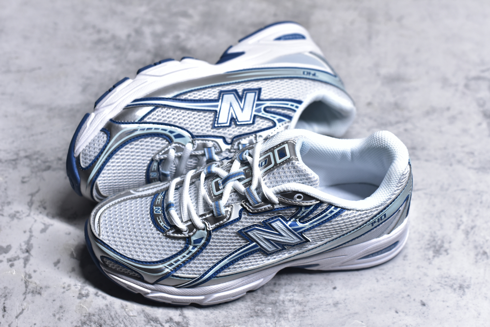 图片[7]-#New Balance MR740 NB新百伦系列复古老爹风休闲运动慢跑鞋 采用轻质牛剖革拼接透气网眼衬垫织物鞋面材质 T-Beam大底提供足步弓支撑 保持步态稳定#后跟搭载外露缓震胶 鞋身整体以各种深浅不一的灰色覆盖 鞋头以淡蓝色调装饰，网眼衬垫通过不规律的色块实现做旧的美感 泛黄的鞋底更是进一步增添了复古气息 尺码：36 37 37.5 38 38.5 39.5 40 40.5 41.5 42 42.5 43 44 45-选品中心