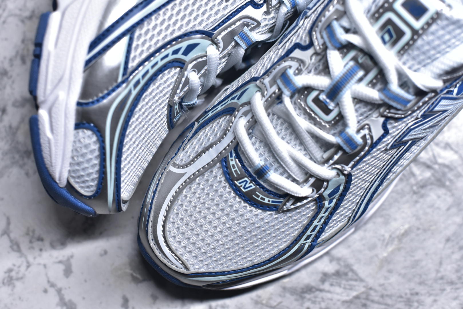 图片[8]-#New Balance MR740 NB新百伦系列复古老爹风休闲运动慢跑鞋 采用轻质牛剖革拼接透气网眼衬垫织物鞋面材质 T-Beam大底提供足步弓支撑 保持步态稳定#后跟搭载外露缓震胶 鞋身整体以各种深浅不一的灰色覆盖 鞋头以淡蓝色调装饰，网眼衬垫通过不规律的色块实现做旧的美感 泛黄的鞋底更是进一步增添了复古气息 尺码：36 37 37.5 38 38.5 39.5 40 40.5 41.5 42 42.5 43 44 45-选品中心