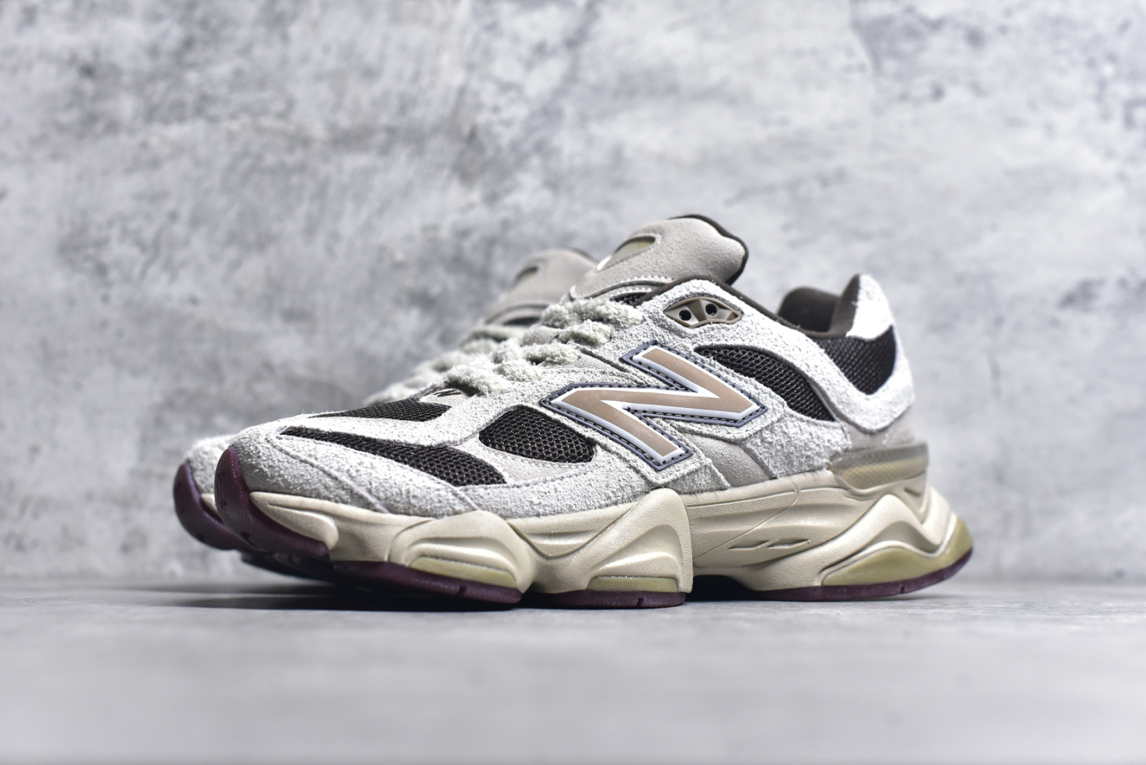 图片[2]-#NB 新百伦 New Balance NB9060小象蹄男女款9060舒适百搭老爹鞋。全新 9060 款式将经典风格与现代设计融合到日常多功能性中。 9060 重新诠释了源自经典 99X 型号的熟悉元素，其灵感来自于 Y2K 时代的未来主义和美学。 鞋面在990 的基础中进行了扩展和使用，以提供可见的运动感，中底采用 ABZORB 和 SBS 熟悉的缓震平台以提供舒适感。 类型：男女鞋 尺码：36-45含半码-选品中心
