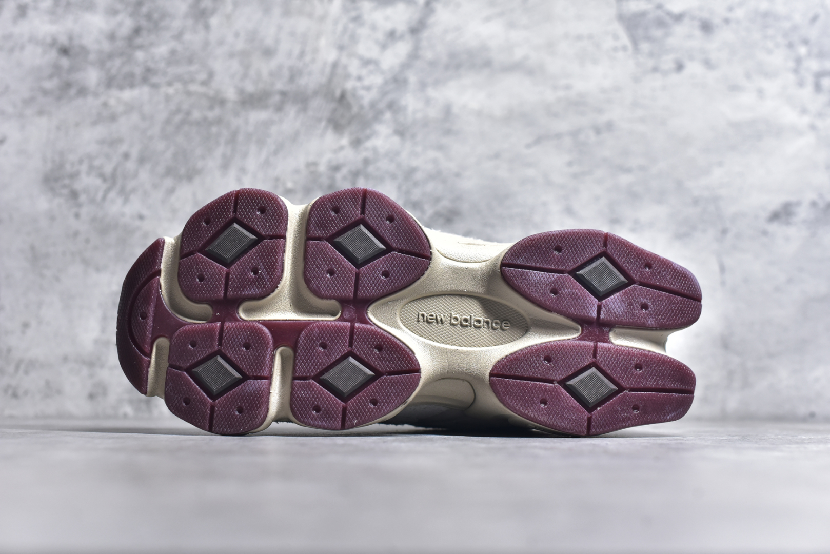 图片[6]-#NB 新百伦 New Balance NB9060小象蹄男女款9060舒适百搭老爹鞋。全新 9060 款式将经典风格与现代设计融合到日常多功能性中。 9060 重新诠释了源自经典 99X 型号的熟悉元素，其灵感来自于 Y2K 时代的未来主义和美学。 鞋面在990 的基础中进行了扩展和使用，以提供可见的运动感，中底采用 ABZORB 和 SBS 熟悉的缓震平台以提供舒适感。 类型：男女鞋 尺码：36-45含半码-选品中心