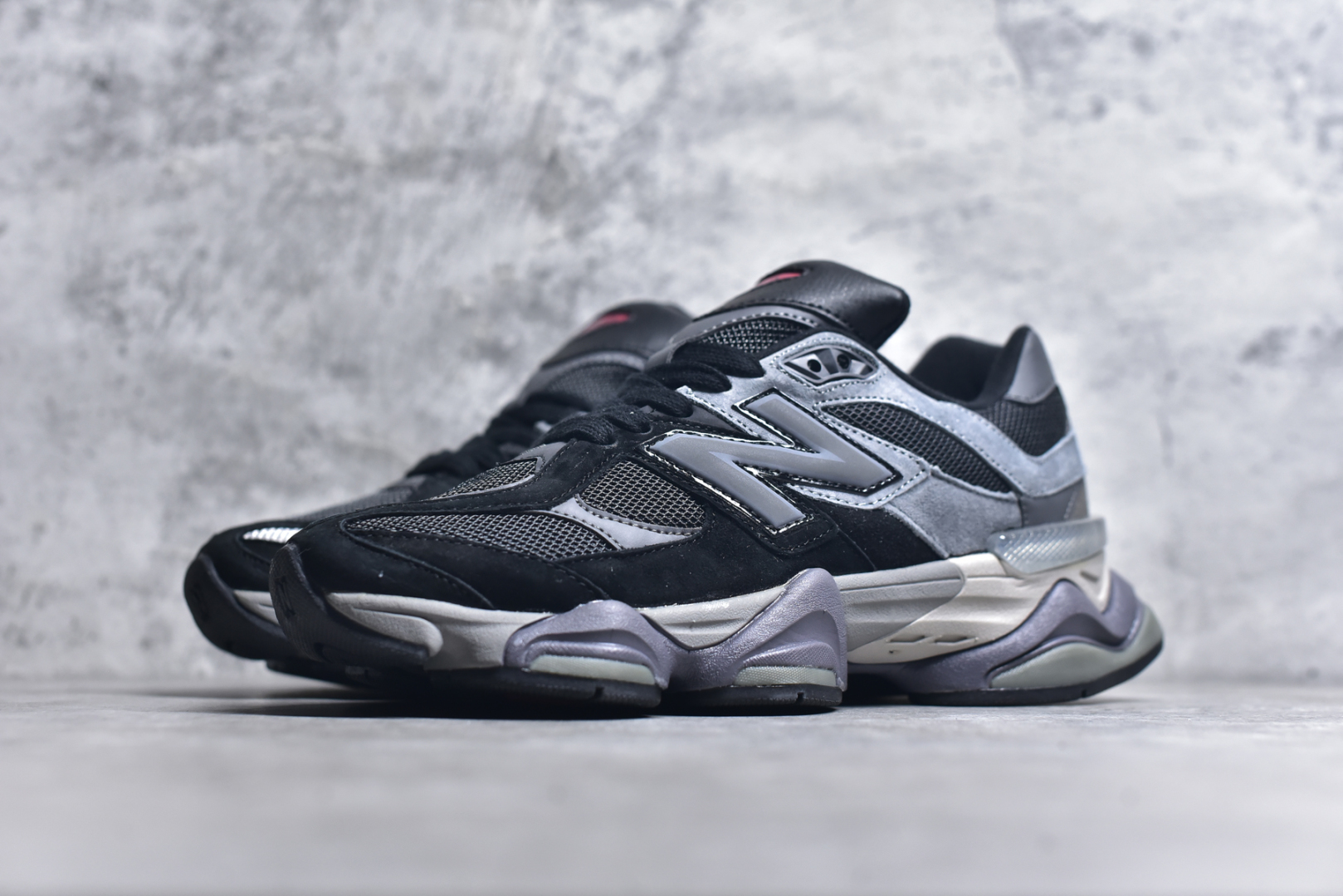 图片[2]-#NB 新百伦 New Balance NB9060小象蹄男女款9060舒适百搭老爹鞋。全新 9060 款式将经典风格与现代设计融合到日常多功能性中。 9060 重新诠释了源自经典 99X 型号的熟悉元素，其灵感来自于 Y2K 时代的未来主义和美学。 鞋面在990 的基础中进行了扩展和使用，以提供可见的运动感，中底采用 ABZORB 和 SBS 熟悉的缓震平台以提供舒适感。 类型：男女鞋 尺码：36-45含半码-选品中心