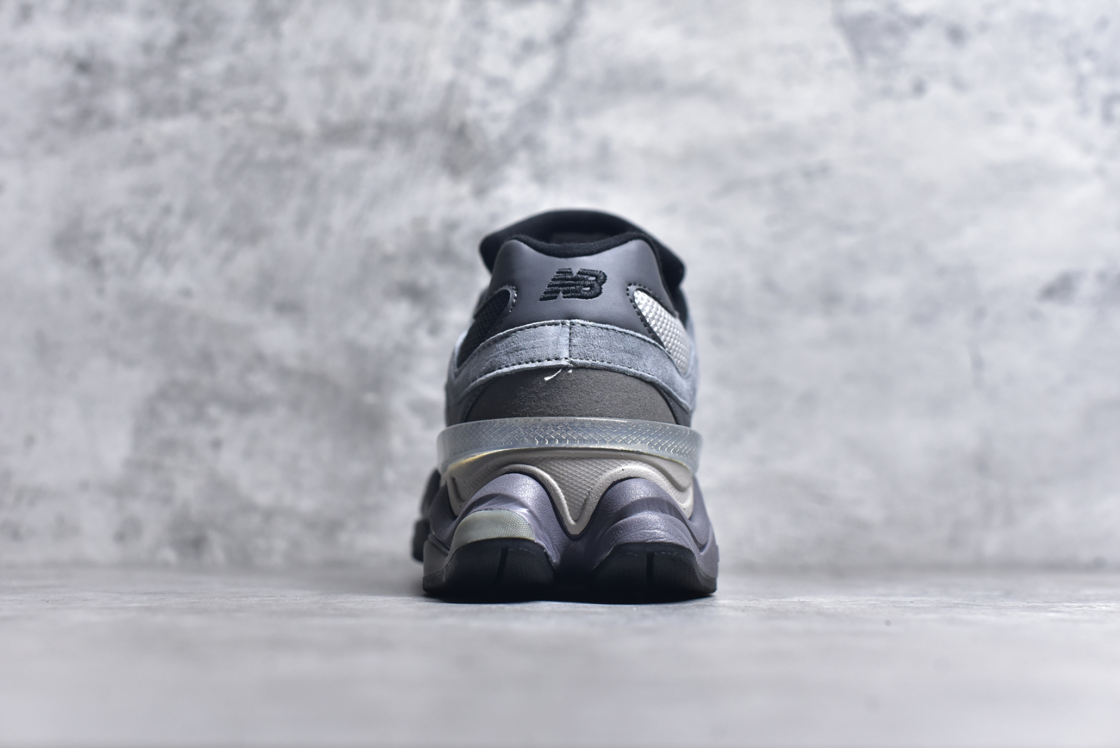 图片[5]-#NB 新百伦 New Balance NB9060小象蹄男女款9060舒适百搭老爹鞋。全新 9060 款式将经典风格与现代设计融合到日常多功能性中。 9060 重新诠释了源自经典 99X 型号的熟悉元素，其灵感来自于 Y2K 时代的未来主义和美学。 鞋面在990 的基础中进行了扩展和使用，以提供可见的运动感，中底采用 ABZORB 和 SBS 熟悉的缓震平台以提供舒适感。 类型：男女鞋 尺码：36-45含半码-选品中心