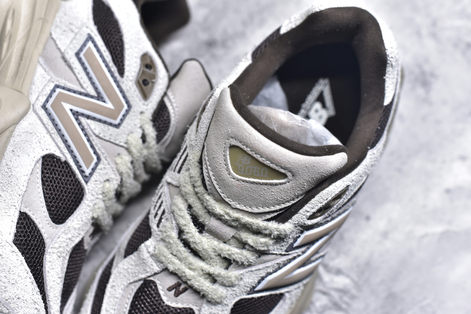 图片[9]-#NB 新百伦 New Balance NB9060小象蹄男女款9060舒适百搭老爹鞋。全新 9060 款式将经典风格与现代设计融合到日常多功能性中。 9060 重新诠释了源自经典 99X 型号的熟悉元素，其灵感来自于 Y2K 时代的未来主义和美学。 鞋面在990 的基础中进行了扩展和使用，以提供可见的运动感，中底采用 ABZORB 和 SBS 熟悉的缓震平台以提供舒适感。 类型：男女鞋 尺码：36-45含半码-选品中心