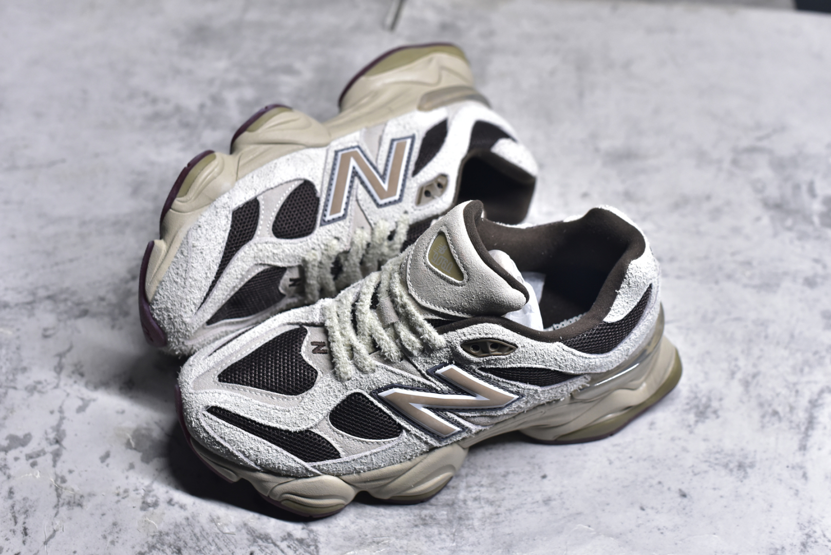 图片[7]-#NB 新百伦 New Balance NB9060小象蹄男女款9060舒适百搭老爹鞋。全新 9060 款式将经典风格与现代设计融合到日常多功能性中。 9060 重新诠释了源自经典 99X 型号的熟悉元素，其灵感来自于 Y2K 时代的未来主义和美学。 鞋面在990 的基础中进行了扩展和使用，以提供可见的运动感，中底采用 ABZORB 和 SBS 熟悉的缓震平台以提供舒适感。 类型：男女鞋 尺码：36-45含半码-选品中心