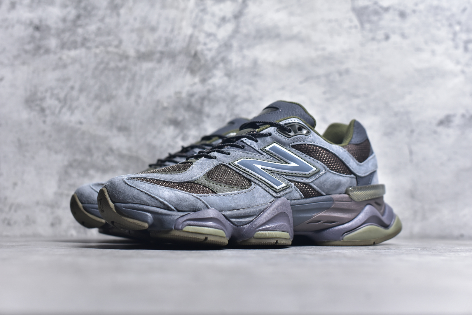 图片[2]-#NB 新百伦 New Balance NB9060小象蹄男女款9060舒适百搭老爹鞋。全新 9060 款式将经典风格与现代设计融合到日常多功能性中。 9060 重新诠释了源自经典 99X 型号的熟悉元素，其灵感来自于 Y2K 时代的未来主义和美学。 鞋面在990 的基础中进行了扩展和使用，以提供可见的运动感，中底采用 ABZORB 和 SBS 熟悉的缓震平台以提供舒适感。 类型：男女鞋 尺码：36-45含半码-选品中心