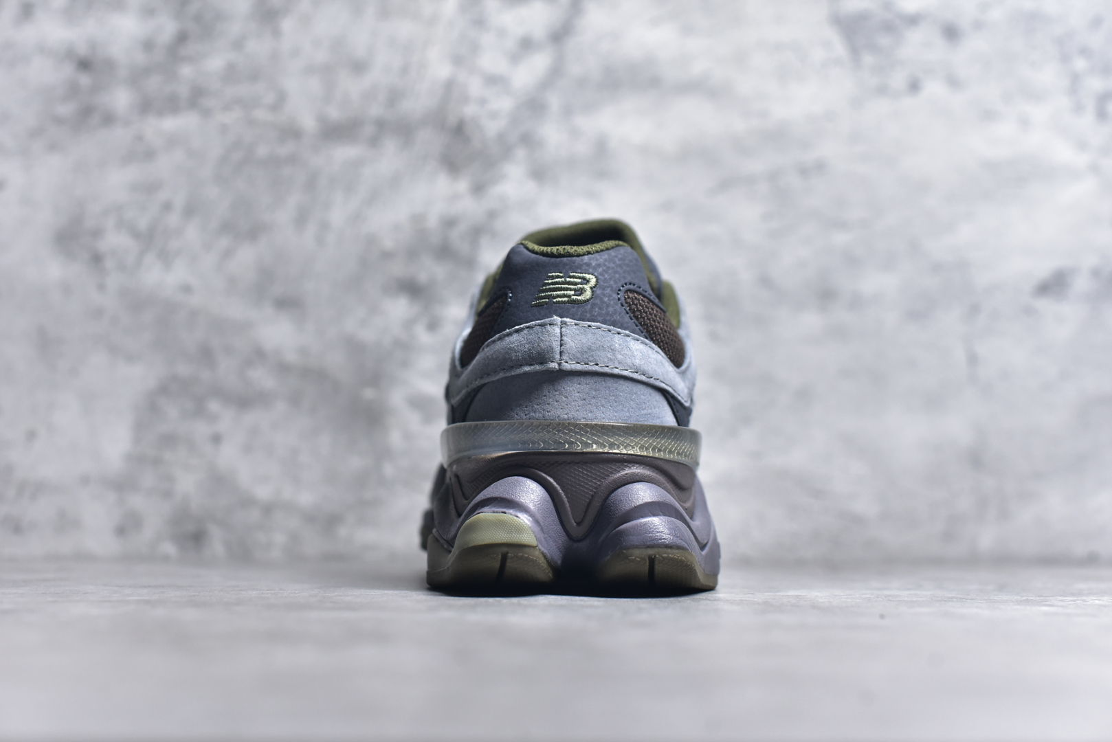 图片[5]-#NB 新百伦 New Balance NB9060小象蹄男女款9060舒适百搭老爹鞋。全新 9060 款式将经典风格与现代设计融合到日常多功能性中。 9060 重新诠释了源自经典 99X 型号的熟悉元素，其灵感来自于 Y2K 时代的未来主义和美学。 鞋面在990 的基础中进行了扩展和使用，以提供可见的运动感，中底采用 ABZORB 和 SBS 熟悉的缓震平台以提供舒适感。 类型：男女鞋 尺码：36-45含半码-选品中心