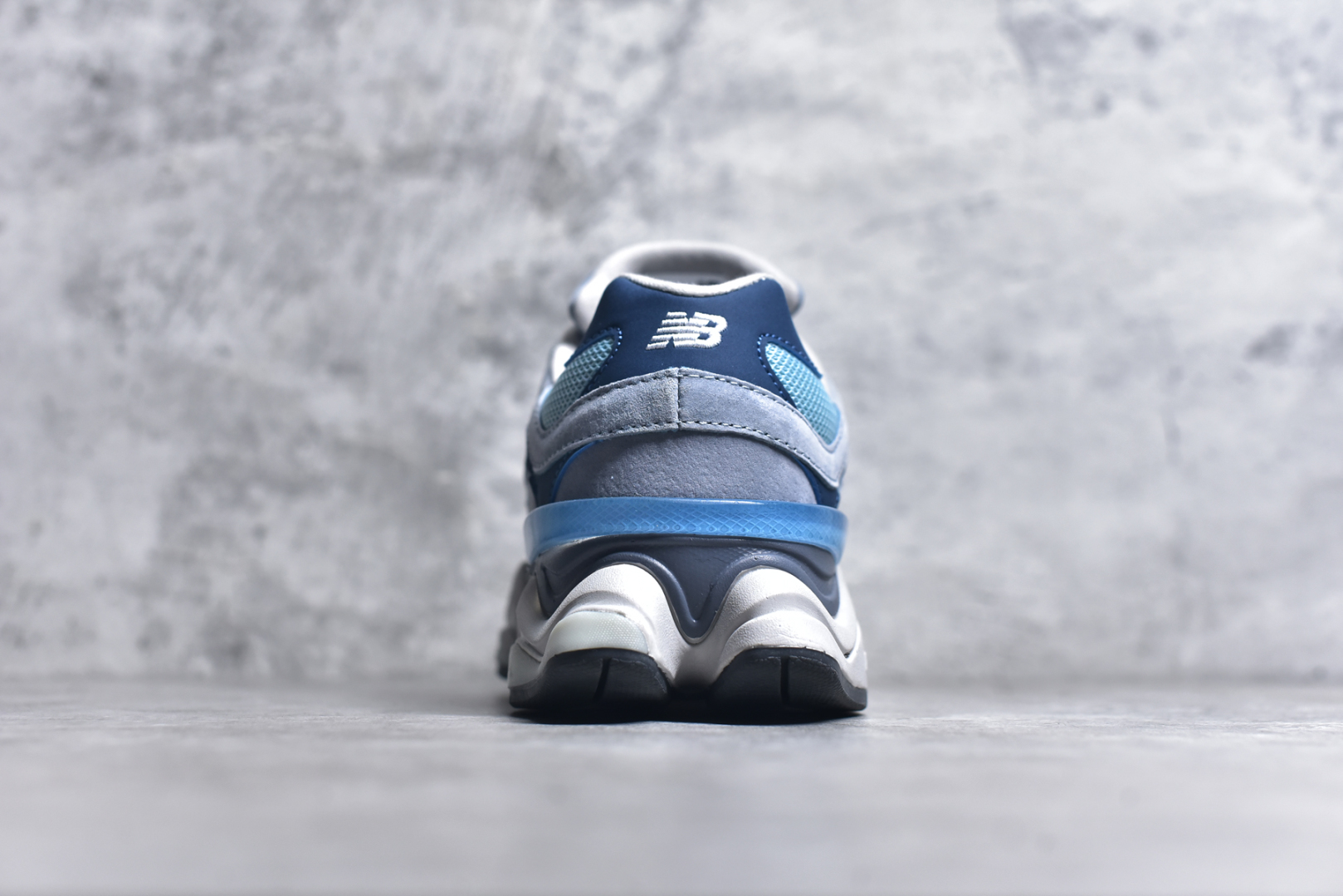 图片[5]-#NB 新百伦 New Balance NB9060小象蹄男女款9060舒适百搭老爹鞋。全新 9060 款式将经典风格与现代设计融合到日常多功能性中。 9060 重新诠释了源自经典 99X 型号的熟悉元素，其灵感来自于 Y2K 时代的未来主义和美学。 鞋面在990 的基础中进行了扩展和使用，以提供可见的运动感，中底采用 ABZORB 和 SBS 熟悉的缓震平台以提供舒适感。 类型：男女鞋 尺码：36-45含半码-选品中心