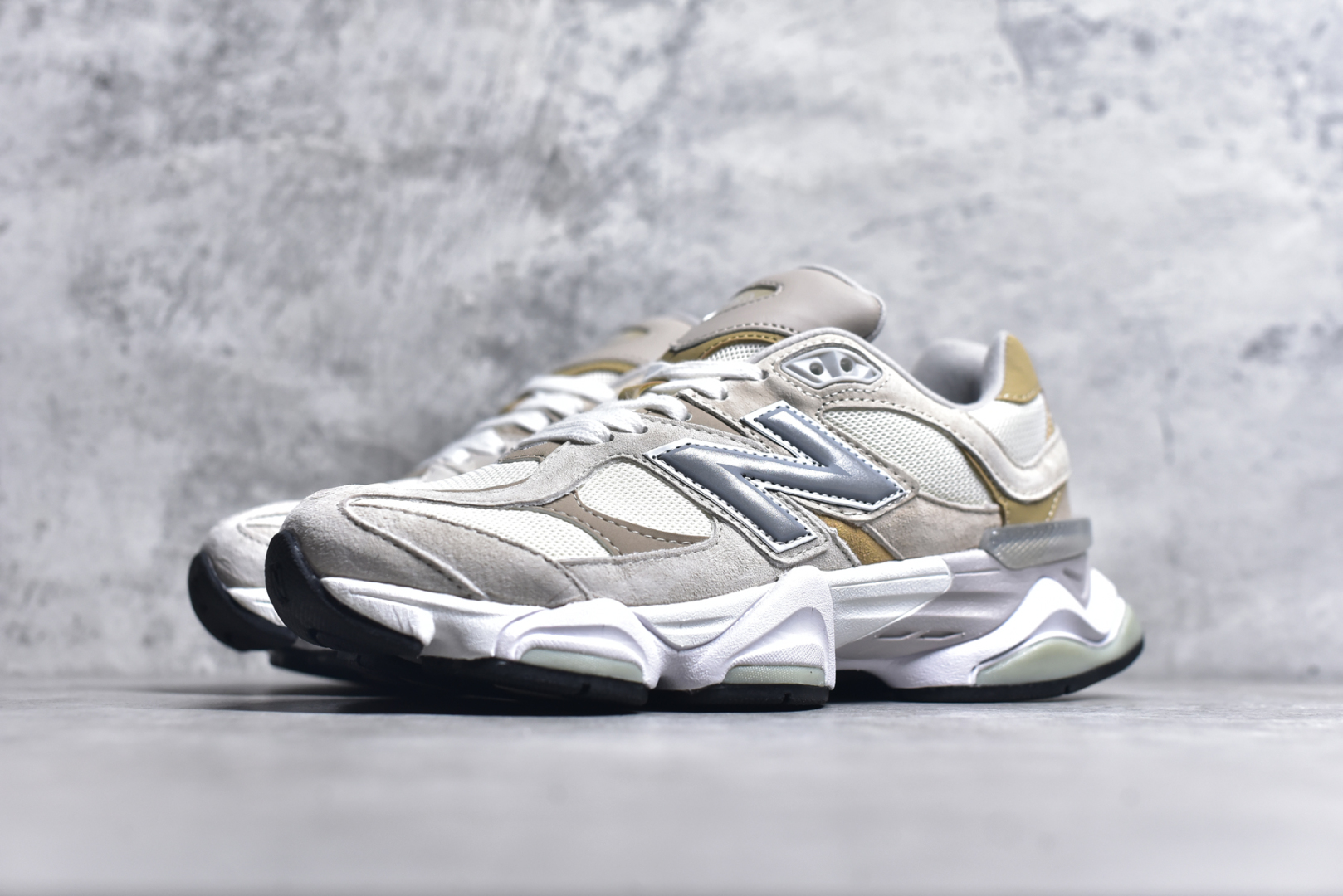 图片[2]-#NB 新百伦 New Balance NB9060小象蹄男女款9060舒适百搭老爹鞋。全新 9060 款式将经典风格与现代设计融合到日常多功能性中。 9060 重新诠释了源自经典 99X 型号的熟悉元素，其灵感来自于 Y2K 时代的未来主义和美学。 鞋面在990 的基础中进行了扩展和使用，以提供可见的运动感，中底采用 ABZORB 和 SBS 熟悉的缓震平台以提供舒适感。 类型：男女鞋 尺码：36-45含半码-选品中心