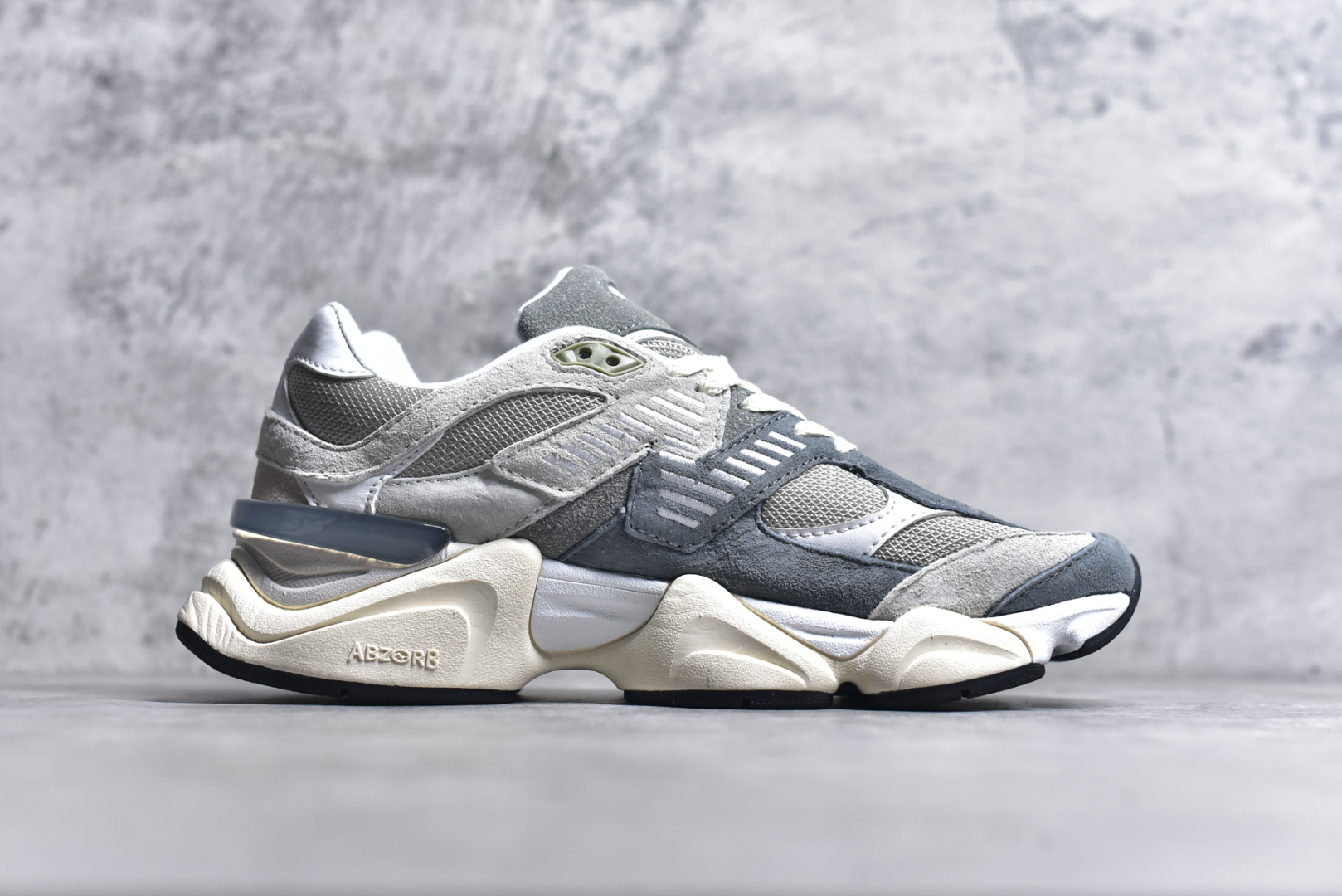 图片[3]-#NB 新百伦 New Balance NB9060小象蹄男女款9060舒适百搭老爹鞋。全新 9060 款式将经典风格与现代设计融合到日常多功能性中。 9060 重新诠释了源自经典 99X 型号的熟悉元素，其灵感来自于 Y2K 时代的未来主义和美学。 鞋面在990 的基础中进行了扩展和使用，以提供可见的运动感，中底采用 ABZORB 和 SBS 熟悉的缓震平台以提供舒适感。 类型：男女鞋 尺码：36-45含半码-选品中心