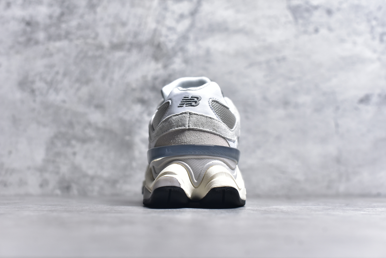 图片[5]-#NB 新百伦 New Balance NB9060小象蹄男女款9060舒适百搭老爹鞋。全新 9060 款式将经典风格与现代设计融合到日常多功能性中。 9060 重新诠释了源自经典 99X 型号的熟悉元素，其灵感来自于 Y2K 时代的未来主义和美学。 鞋面在990 的基础中进行了扩展和使用，以提供可见的运动感，中底采用 ABZORB 和 SBS 熟悉的缓震平台以提供舒适感。 类型：男女鞋 尺码：36-45含半码-选品中心