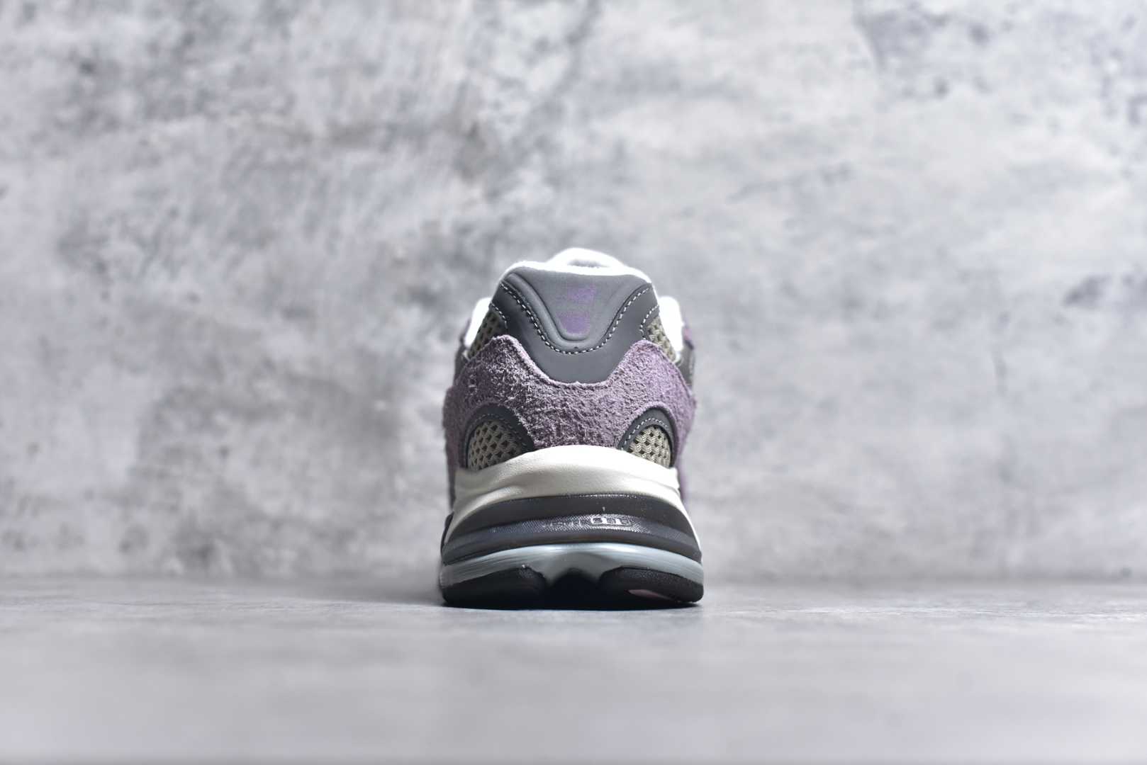 图片[5]-#NB 新百伦 New Balance NB9060小象蹄男女款9060舒适百搭老爹鞋。全新 9060 款式将经典风格与现代设计融合到日常多功能性中。 9060 重新诠释了源自经典 99X 型号的熟悉元素，其灵感来自于 Y2K 时代的未来主义和美学。 鞋面在990 的基础中进行了扩展和使用，以提供可见的运动感，中底采用 ABZORB 和 SBS 熟悉的缓震平台以提供舒适感。 类型：男女鞋 尺码：36-45含半码-选品中心