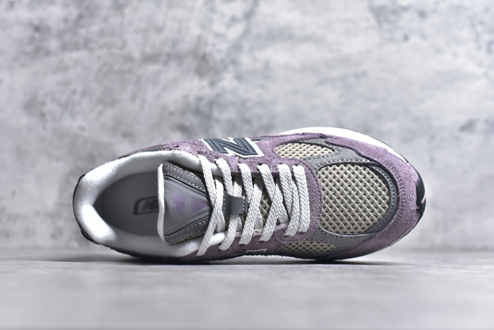 图片[4]-#NB 新百伦 New Balance NB9060小象蹄男女款9060舒适百搭老爹鞋。全新 9060 款式将经典风格与现代设计融合到日常多功能性中。 9060 重新诠释了源自经典 99X 型号的熟悉元素，其灵感来自于 Y2K 时代的未来主义和美学。 鞋面在990 的基础中进行了扩展和使用，以提供可见的运动感，中底采用 ABZORB 和 SBS 熟悉的缓震平台以提供舒适感。 类型：男女鞋 尺码：36-45含半码-选品中心