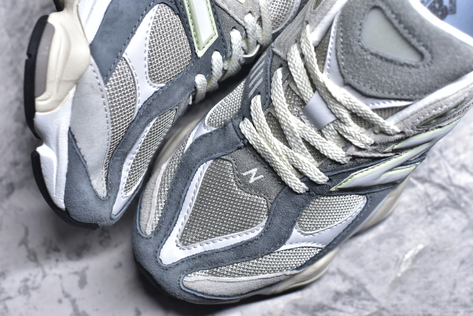 图片[8]-#NB 新百伦 New Balance NB9060小象蹄男女款9060舒适百搭老爹鞋。全新 9060 款式将经典风格与现代设计融合到日常多功能性中。 9060 重新诠释了源自经典 99X 型号的熟悉元素，其灵感来自于 Y2K 时代的未来主义和美学。 鞋面在990 的基础中进行了扩展和使用，以提供可见的运动感，中底采用 ABZORB 和 SBS 熟悉的缓震平台以提供舒适感。 类型：男女鞋 尺码：36-45含半码-选品中心