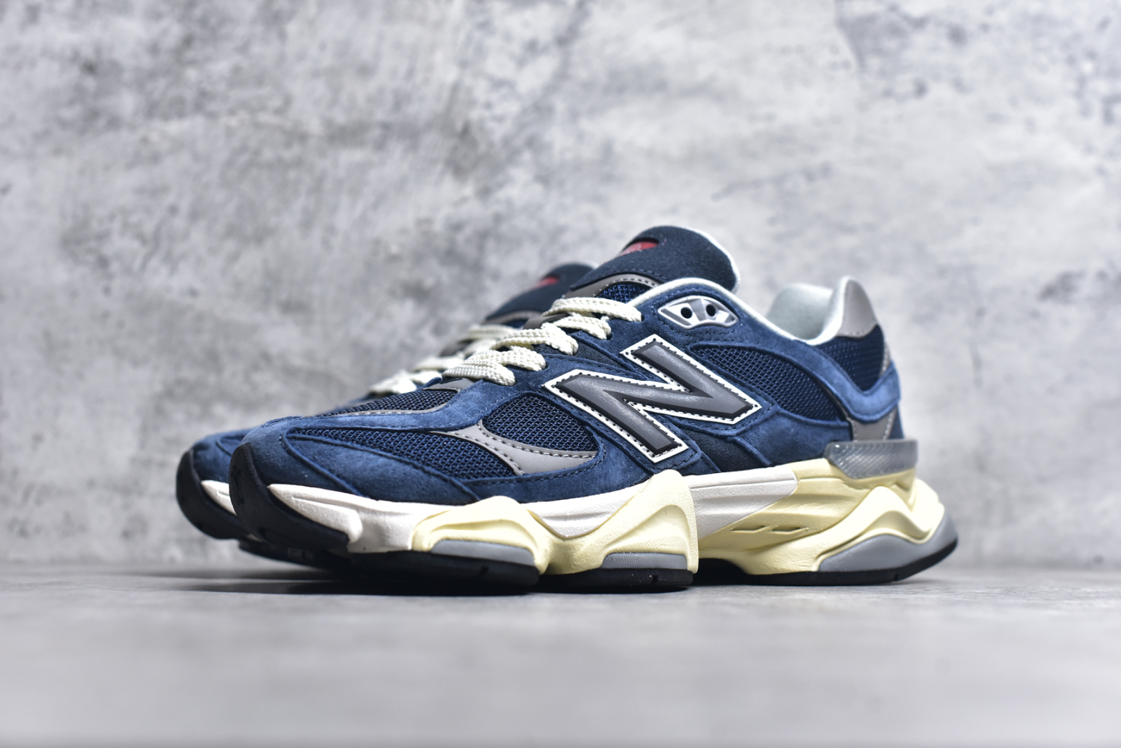 图片[2]-#NB 新百伦 New Balance NB9060小象蹄男女款9060舒适百搭老爹鞋。全新 9060 款式将经典风格与现代设计融合到日常多功能性中。 9060 重新诠释了源自经典 99X 型号的熟悉元素，其灵感来自于 Y2K 时代的未来主义和美学。 鞋面在990 的基础中进行了扩展和使用，以提供可见的运动感，中底采用 ABZORB 和 SBS 熟悉的缓震平台以提供舒适感。 类型：男女鞋 尺码：36-45含半码-选品中心