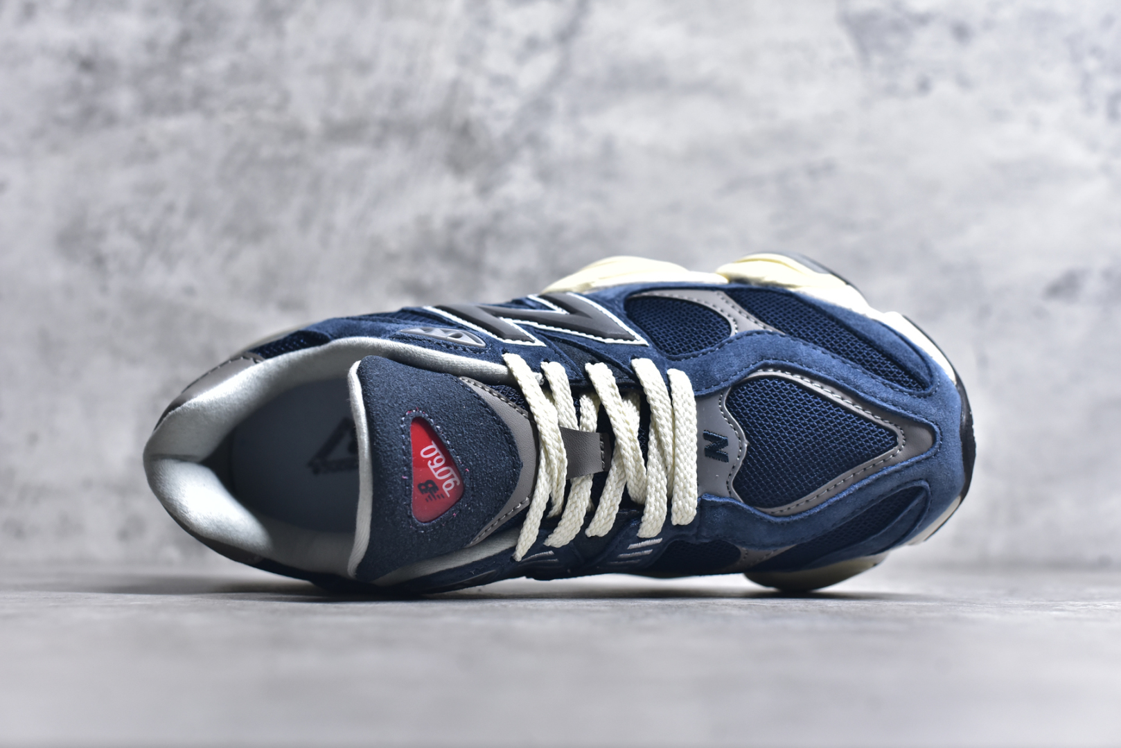 图片[4]-#NB 新百伦 New Balance NB9060小象蹄男女款9060舒适百搭老爹鞋。全新 9060 款式将经典风格与现代设计融合到日常多功能性中。 9060 重新诠释了源自经典 99X 型号的熟悉元素，其灵感来自于 Y2K 时代的未来主义和美学。 鞋面在990 的基础中进行了扩展和使用，以提供可见的运动感，中底采用 ABZORB 和 SBS 熟悉的缓震平台以提供舒适感。 类型：男女鞋 尺码：36-45含半码-选品中心