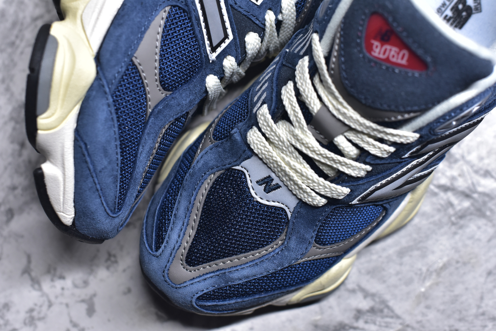 图片[8]-#NB 新百伦 New Balance NB9060小象蹄男女款9060舒适百搭老爹鞋。全新 9060 款式将经典风格与现代设计融合到日常多功能性中。 9060 重新诠释了源自经典 99X 型号的熟悉元素，其灵感来自于 Y2K 时代的未来主义和美学。 鞋面在990 的基础中进行了扩展和使用，以提供可见的运动感，中底采用 ABZORB 和 SBS 熟悉的缓震平台以提供舒适感。 类型：男女鞋 尺码：36-45含半码-选品中心