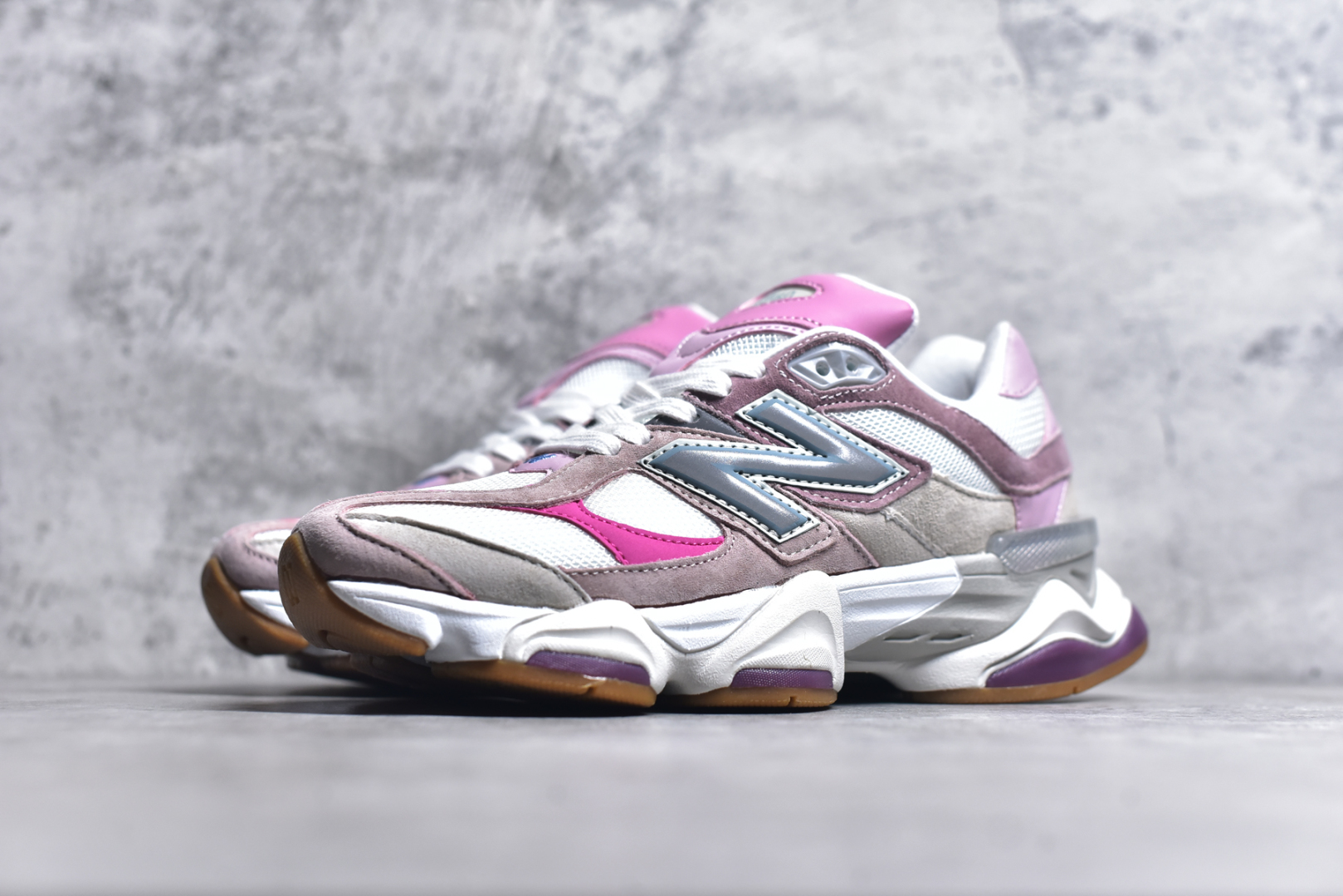 图片[2]-#NB 新百伦 New Balance NB9060小象蹄男女款9060舒适百搭老爹鞋。全新 9060 款式将经典风格与现代设计融合到日常多功能性中。 9060 重新诠释了源自经典 99X 型号的熟悉元素，其灵感来自于 Y2K 时代的未来主义和美学。 鞋面在990 的基础中进行了扩展和使用，以提供可见的运动感，中底采用 ABZORB 和 SBS 熟悉的缓震平台以提供舒适感。 类型：男女鞋 尺码：36-45含半码-选品中心