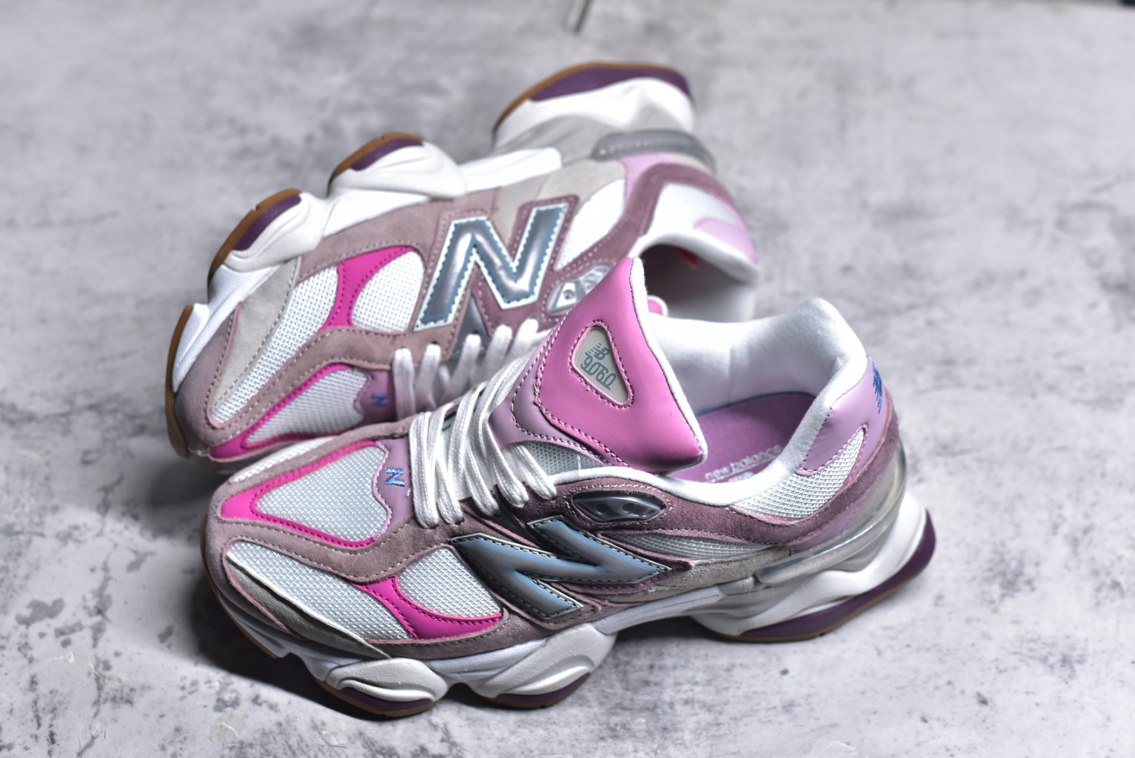 图片[7]-#NB 新百伦 New Balance NB9060小象蹄男女款9060舒适百搭老爹鞋。全新 9060 款式将经典风格与现代设计融合到日常多功能性中。 9060 重新诠释了源自经典 99X 型号的熟悉元素，其灵感来自于 Y2K 时代的未来主义和美学。 鞋面在990 的基础中进行了扩展和使用，以提供可见的运动感，中底采用 ABZORB 和 SBS 熟悉的缓震平台以提供舒适感。 类型：男女鞋 尺码：36-45含半码-选品中心