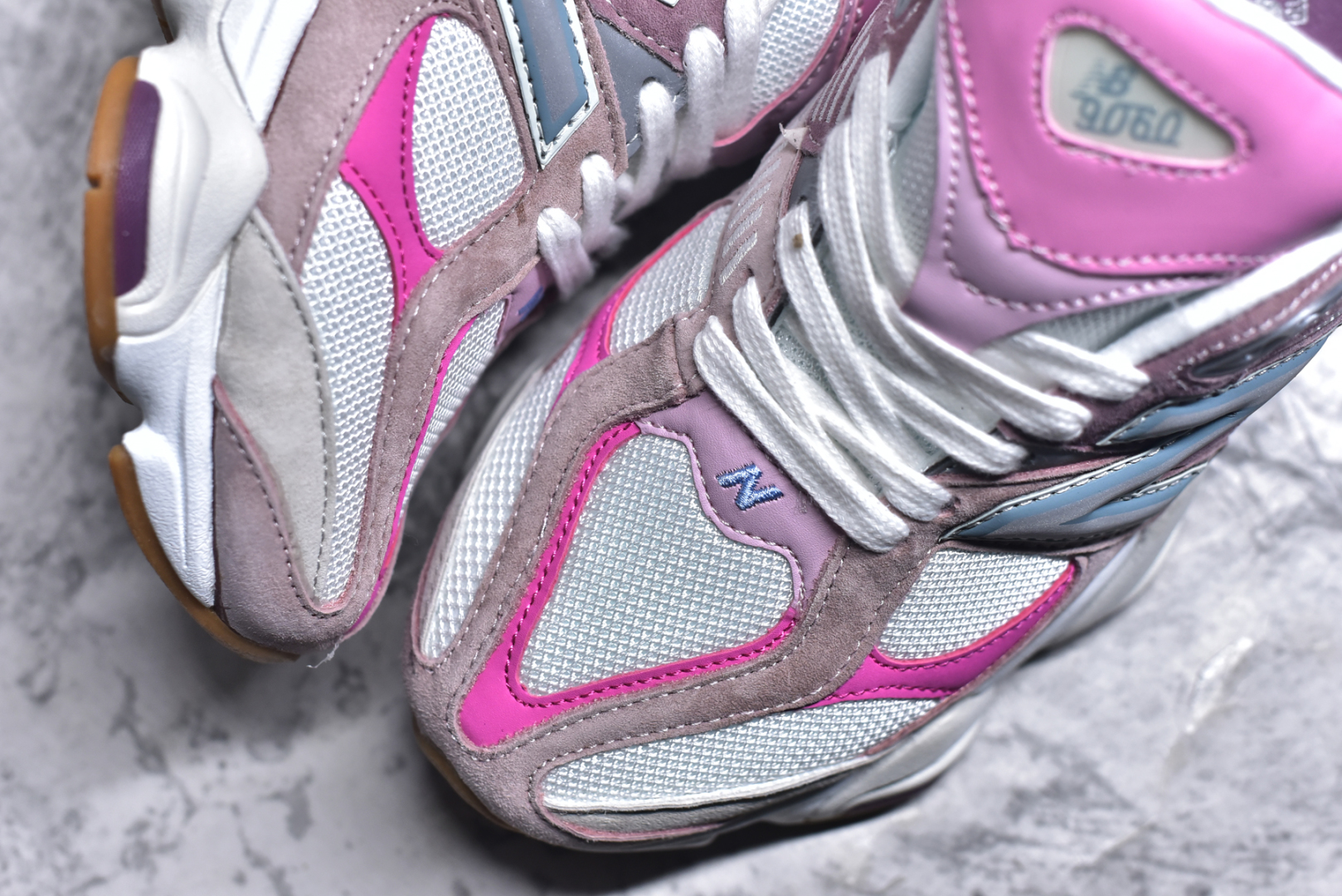 图片[8]-#NB 新百伦 New Balance NB9060小象蹄男女款9060舒适百搭老爹鞋。全新 9060 款式将经典风格与现代设计融合到日常多功能性中。 9060 重新诠释了源自经典 99X 型号的熟悉元素，其灵感来自于 Y2K 时代的未来主义和美学。 鞋面在990 的基础中进行了扩展和使用，以提供可见的运动感，中底采用 ABZORB 和 SBS 熟悉的缓震平台以提供舒适感。 类型：男女鞋 尺码：36-45含半码-选品中心