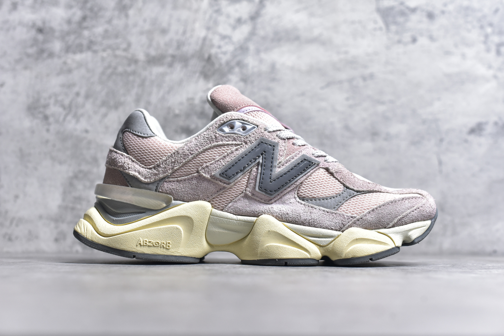 图片[3]-#NB 新百伦 New Balance NB9060小象蹄男女款9060舒适百搭老爹鞋。全新 9060 款式将经典风格与现代设计融合到日常多功能性中。 9060 重新诠释了源自经典 99X 型号的熟悉元素，其灵感来自于 Y2K 时代的未来主义和美学。 鞋面在990 的基础中进行了扩展和使用，以提供可见的运动感，中底采用 ABZORB 和 SBS 熟悉的缓震平台以提供舒适感。 类型：男女鞋 尺码：36-45含半码-选品中心