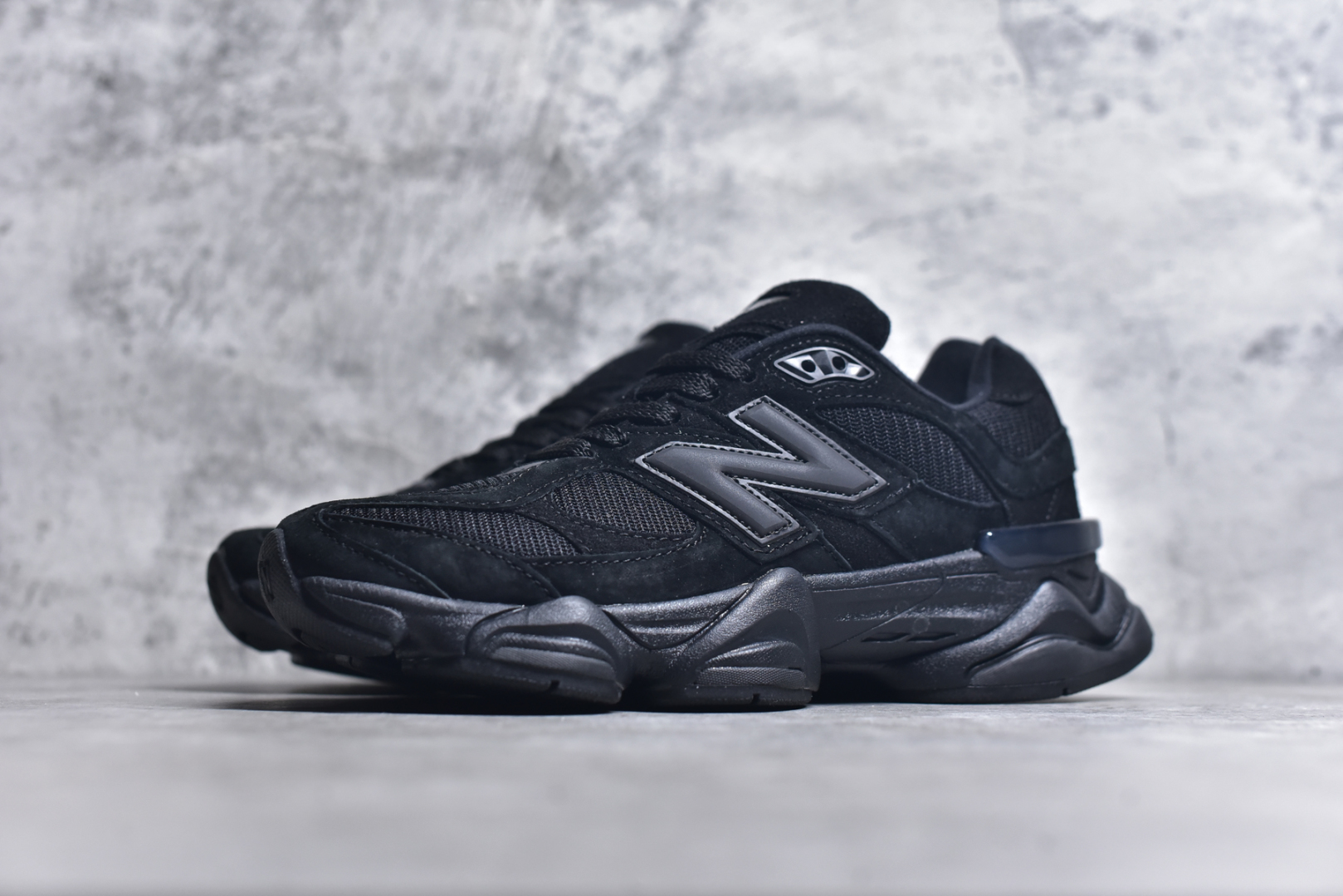 图片[2]-#NB 新百伦 New Balance NB9060小象蹄男女款9060舒适百搭老爹鞋。全新 9060 款式将经典风格与现代设计融合到日常多功能性中。 9060 重新诠释了源自经典 99X 型号的熟悉元素，其灵感来自于 Y2K 时代的未来主义和美学。 鞋面在990 的基础中进行了扩展和使用，以提供可见的运动感，中底采用 ABZORB 和 SBS 熟悉的缓震平台以提供舒适感。 类型：男女鞋 尺码：36-45含半码-选品中心