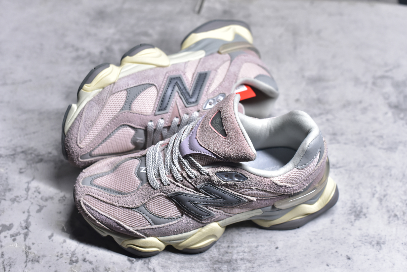 图片[7]-#NB 新百伦 New Balance NB9060小象蹄男女款9060舒适百搭老爹鞋。全新 9060 款式将经典风格与现代设计融合到日常多功能性中。 9060 重新诠释了源自经典 99X 型号的熟悉元素，其灵感来自于 Y2K 时代的未来主义和美学。 鞋面在990 的基础中进行了扩展和使用，以提供可见的运动感，中底采用 ABZORB 和 SBS 熟悉的缓震平台以提供舒适感。 类型：男女鞋 尺码：36-45含半码-选品中心